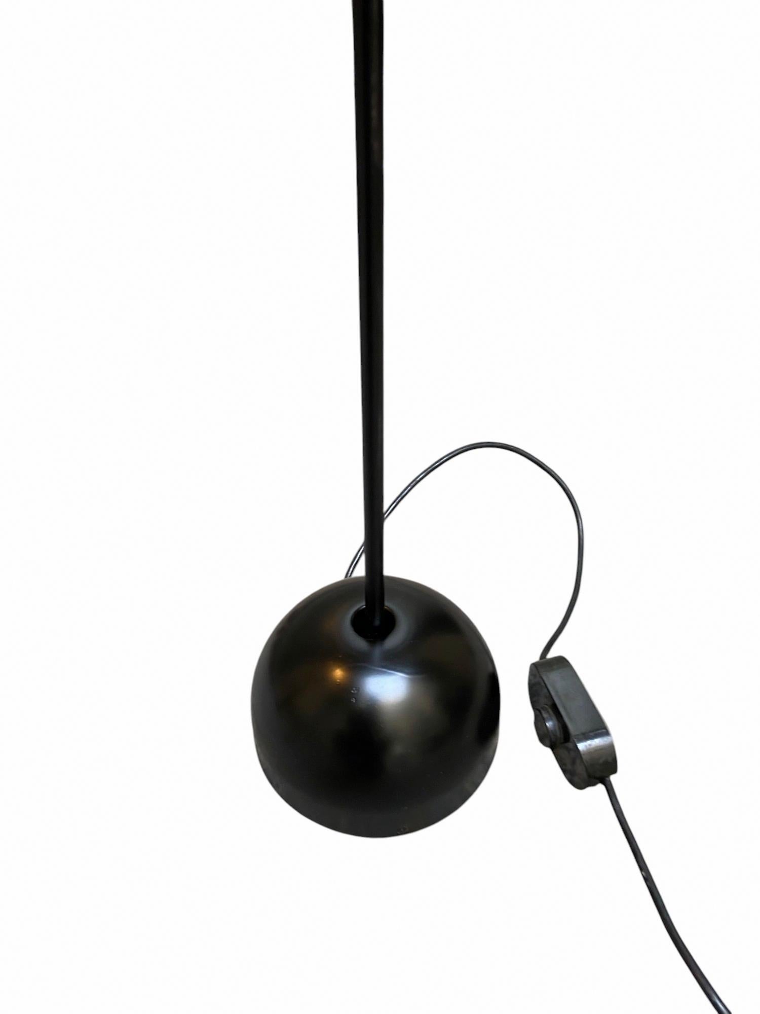Mid-Century Modern Lampadaire en métal noir, Italie, 1970 en vente