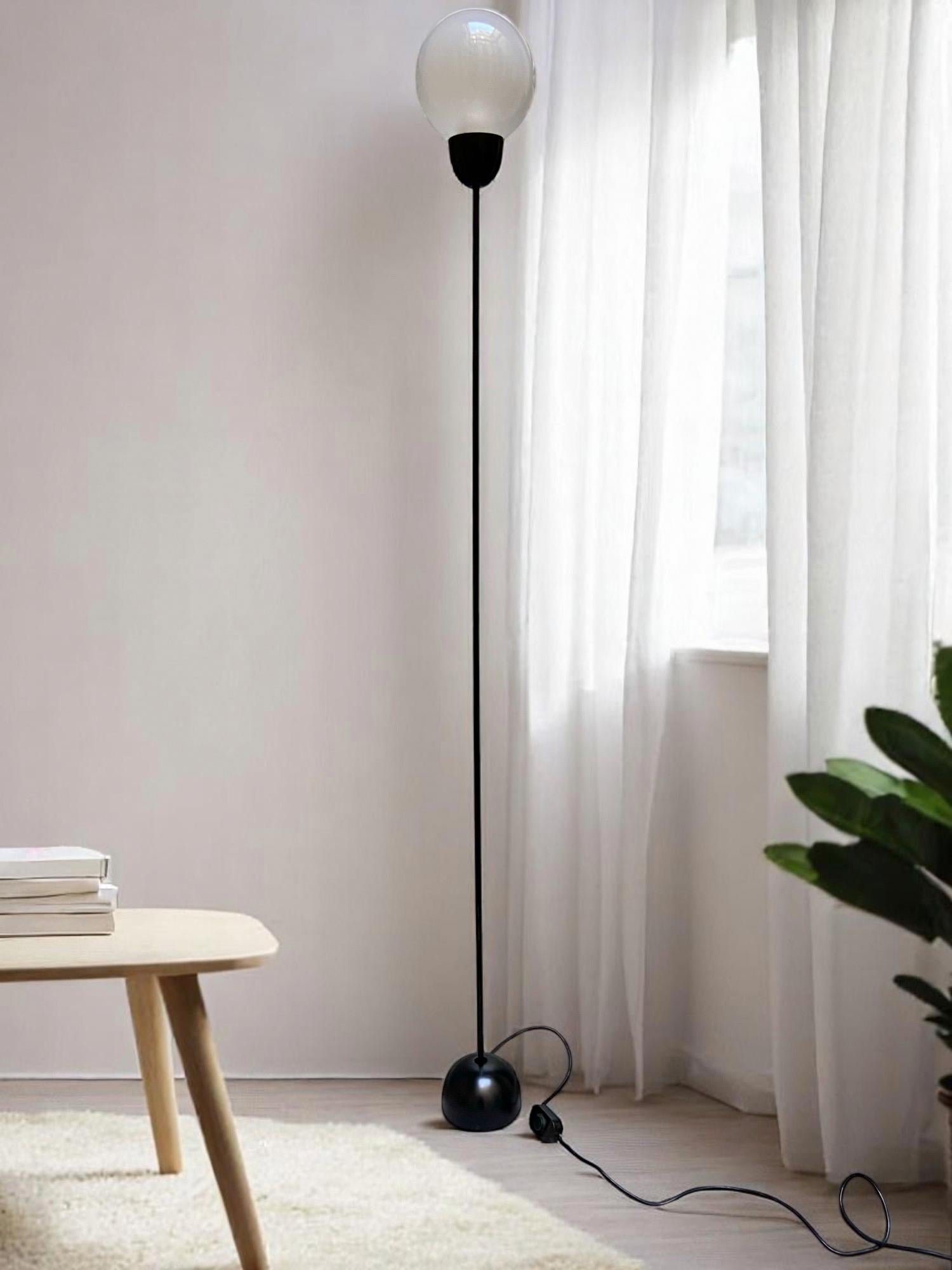 Lampadaire en métal noir, Italie, 1970 Bon état - En vente à Naples, IT