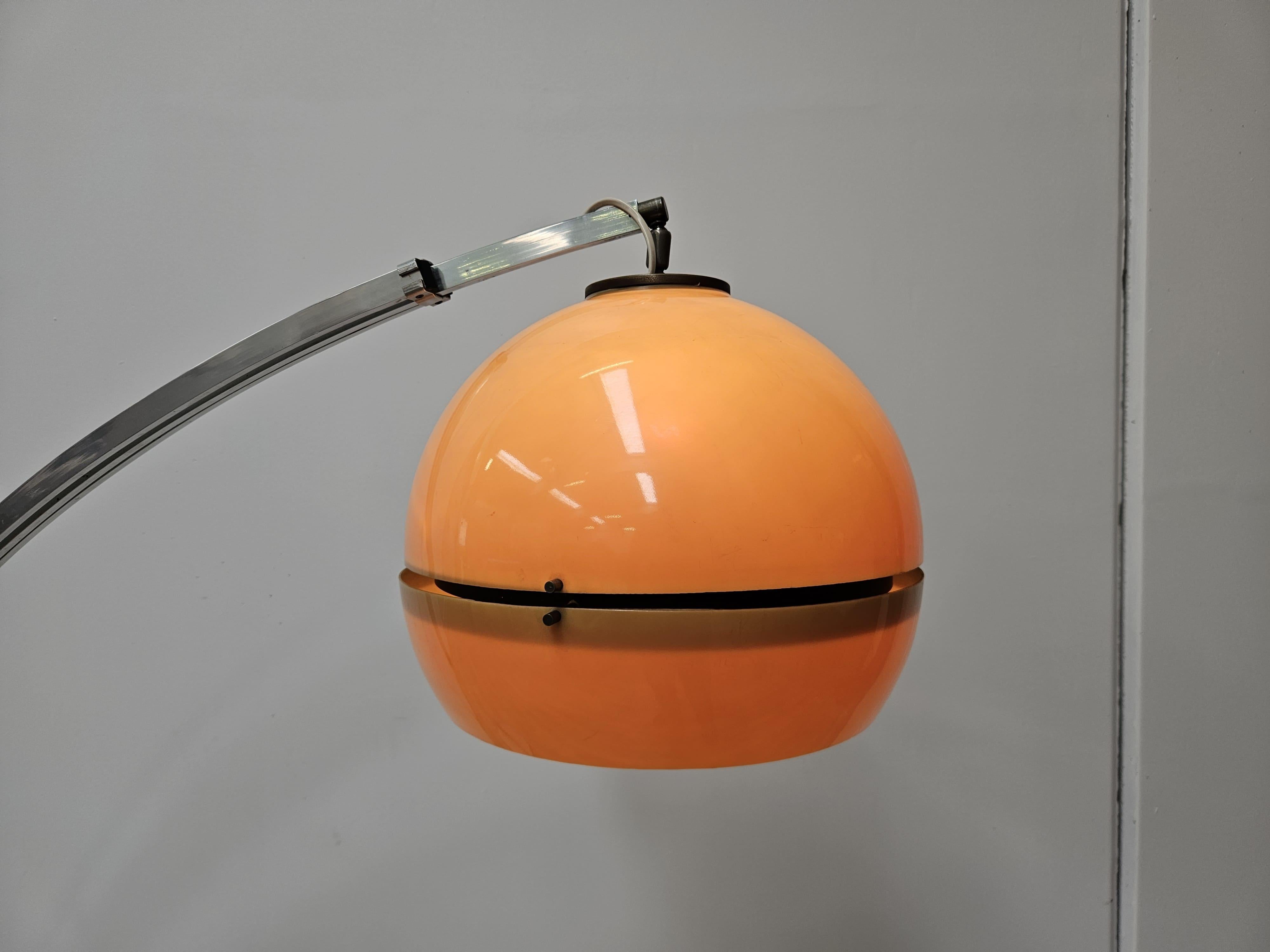 Lampadaire 70s extensible en métal chromé et plastique 10