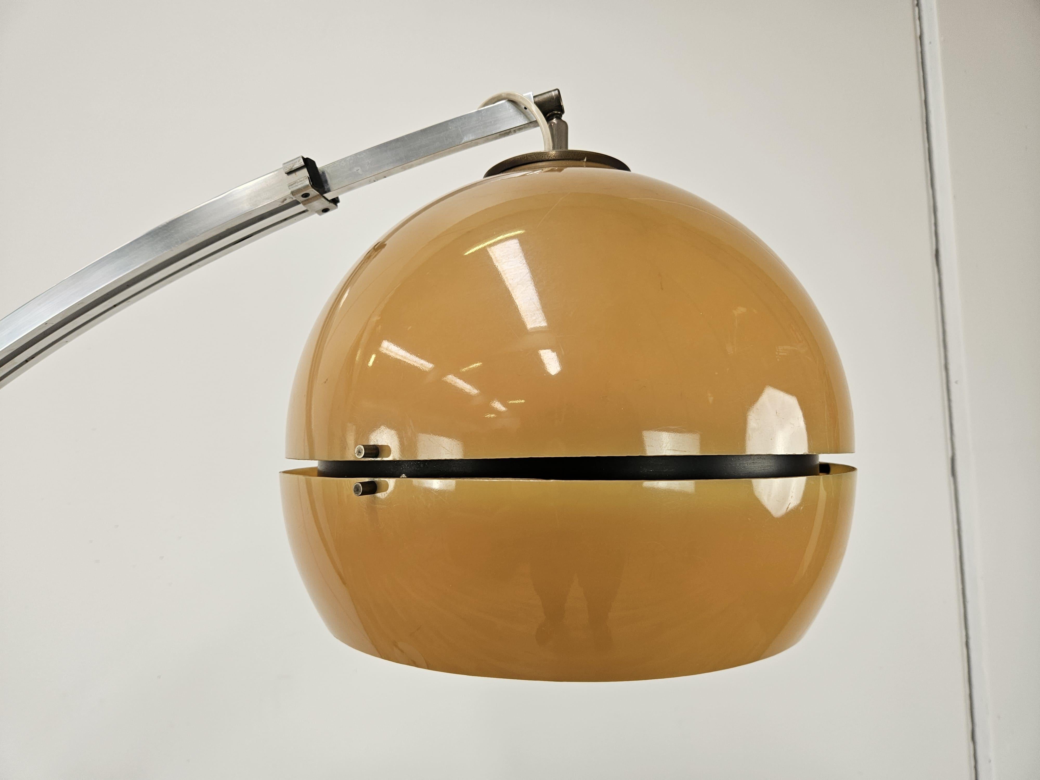 Ère spatiale Lampadaire 70s extensible en métal chromé et plastique
