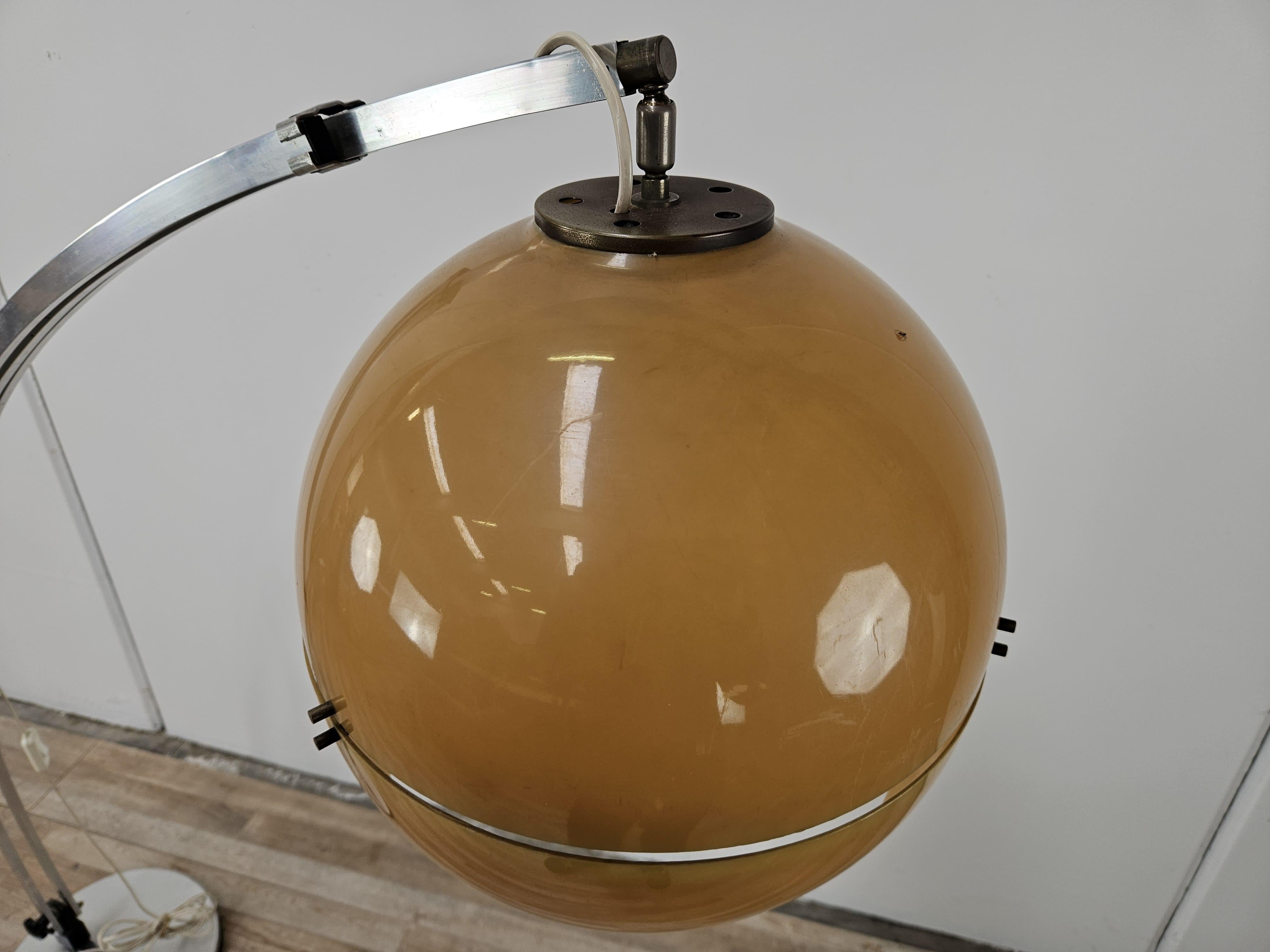 italien Lampadaire 70s extensible en métal chromé et plastique