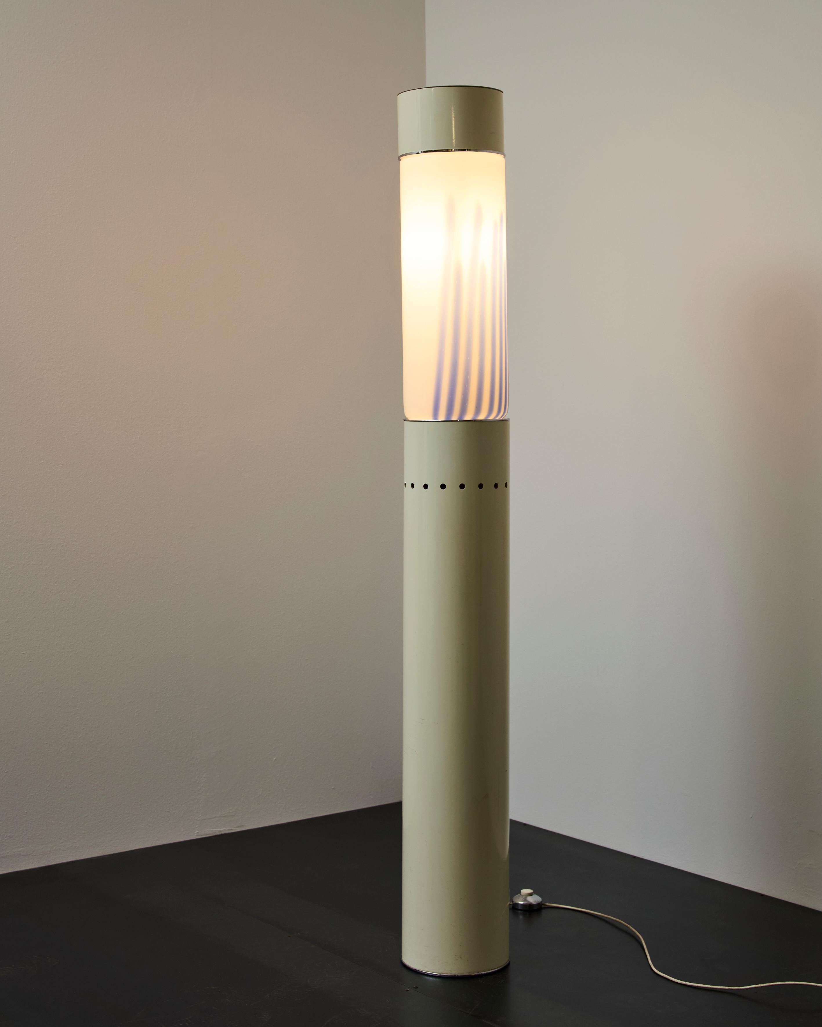 Mid-Century moderno Lampada da terra anni '70  bianca con vetro di Murano, Angelo Brotto per Esperia in vendita