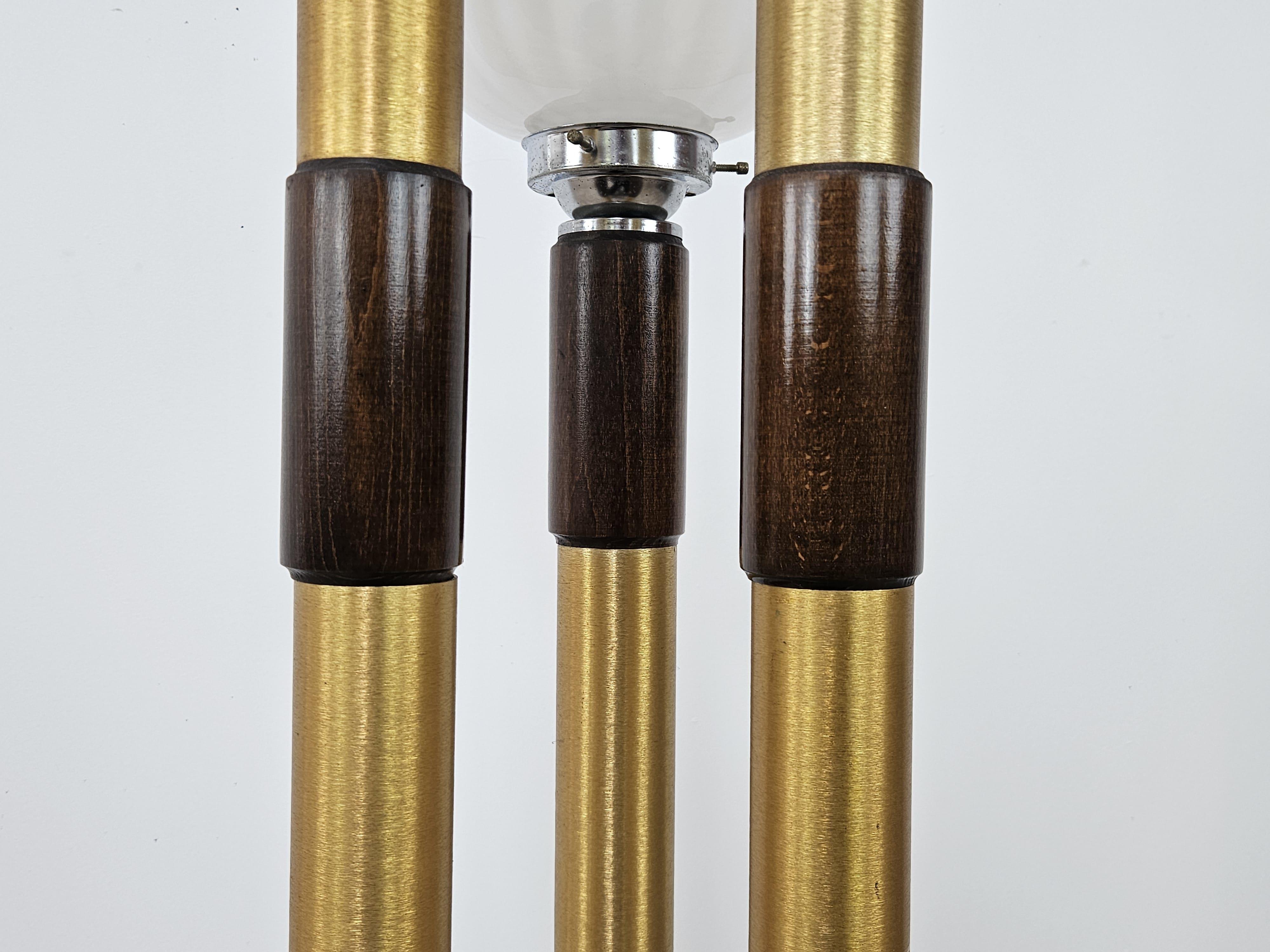 Lampadaire des années 1970 en verre de Murano, bois et métal avec 3 points lumineux en vente 5