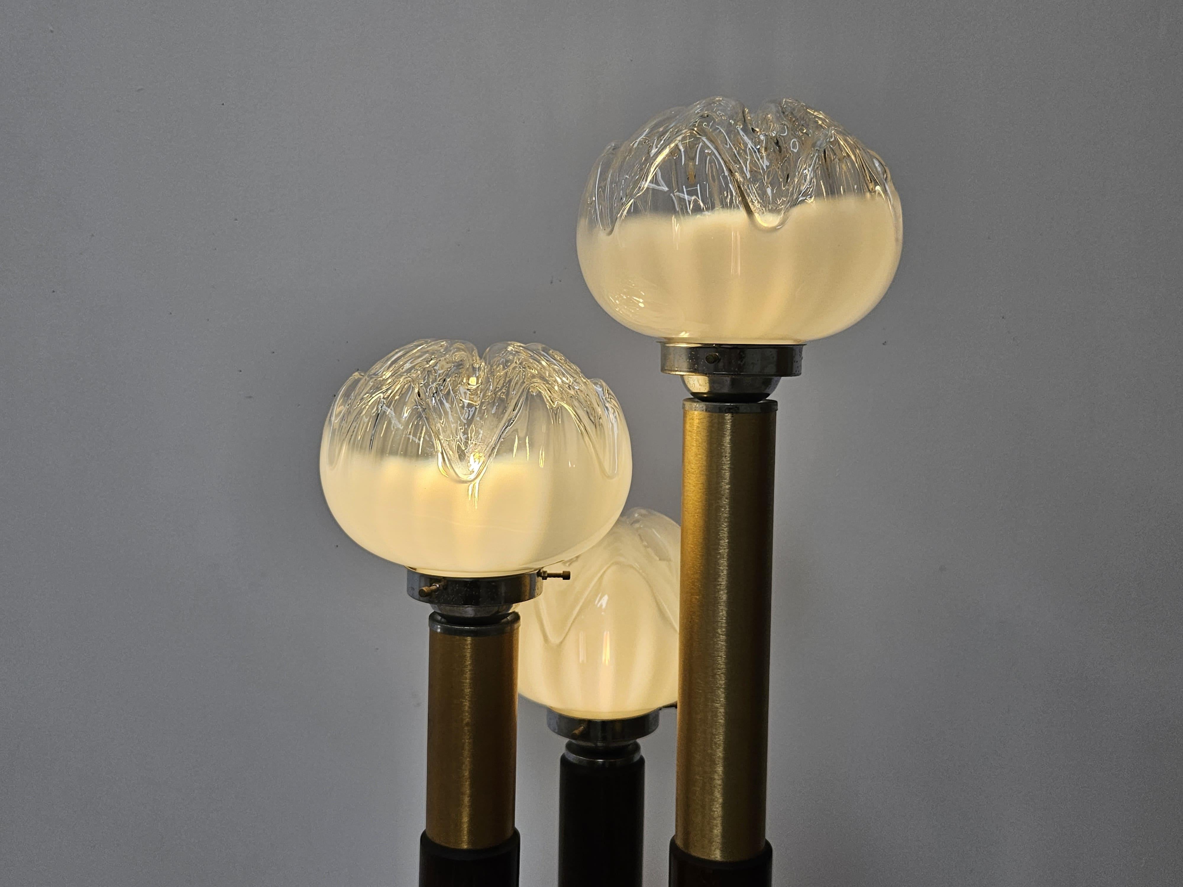 Lampadaire des années 1970 en verre de Murano, bois et métal avec 3 points lumineux en vente 12