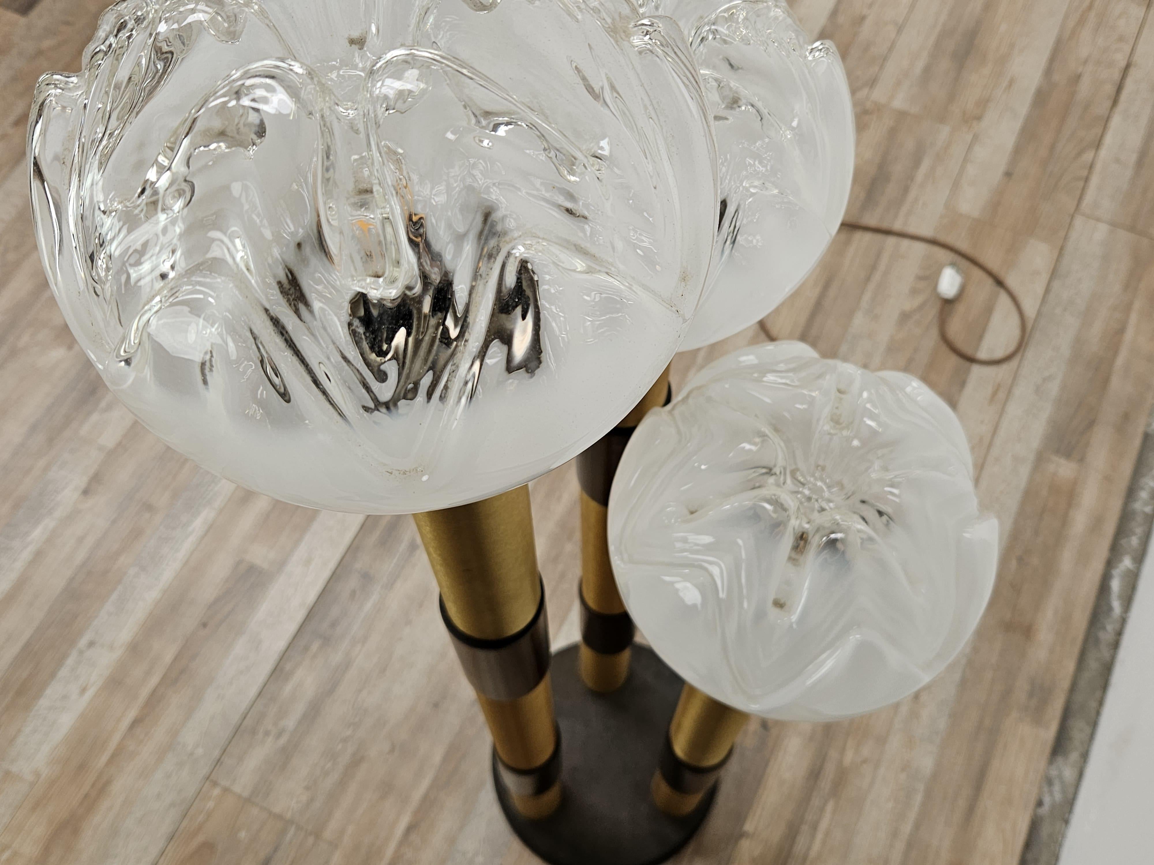 Lampadaire des années 1970 en verre de Murano, bois et métal avec 3 points lumineux en vente 1