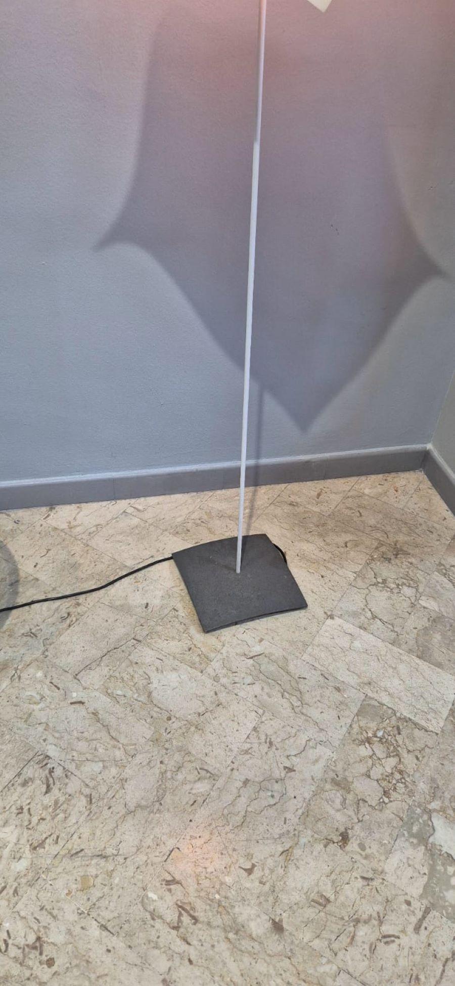 Area Stehleuchte, Mario Bellini für Artemide (Metall) im Angebot