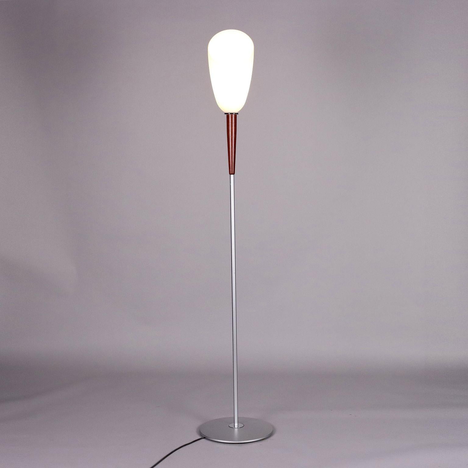 Floor lamp made of anodized aluminum, cherry wood and glass diffuser. 