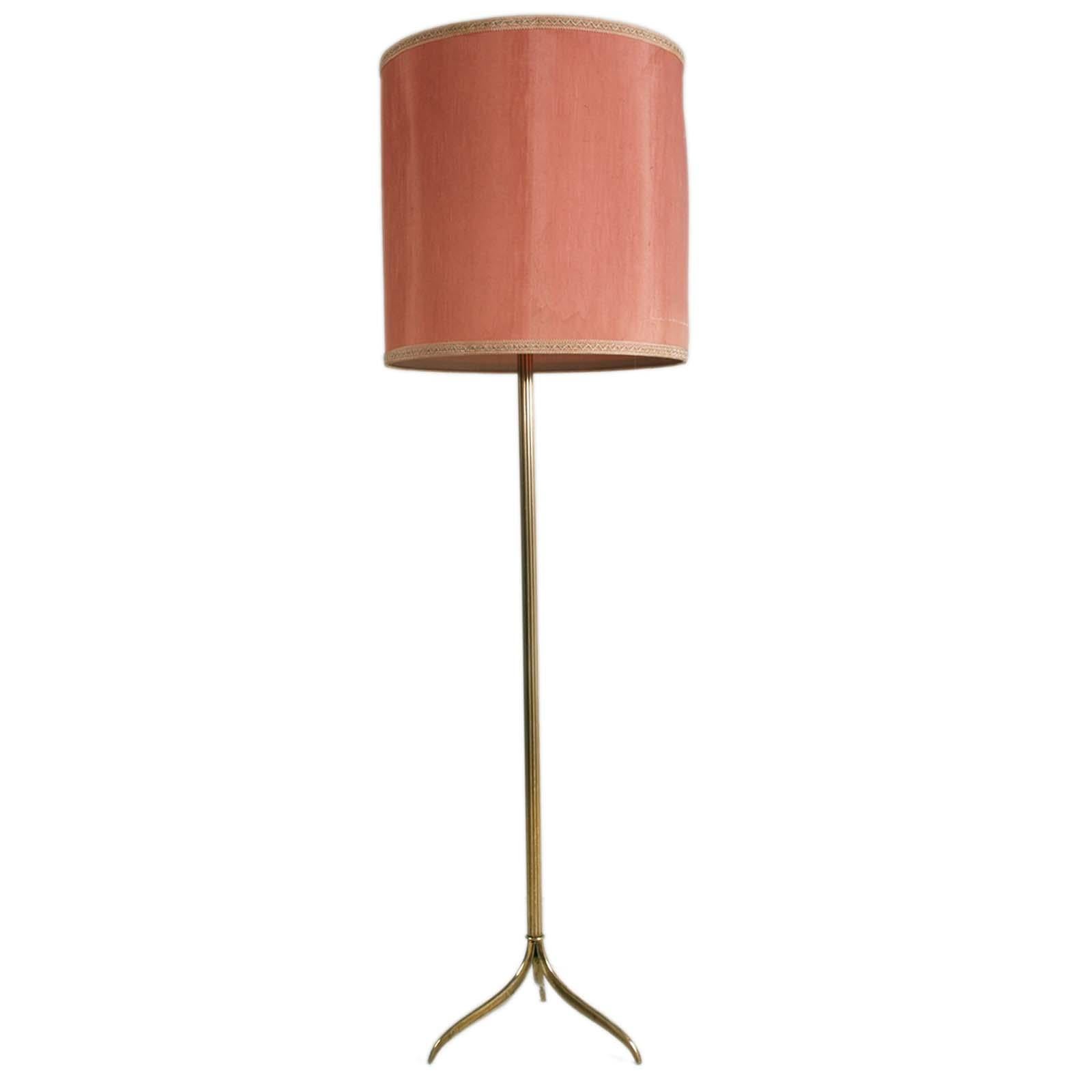 Precious and elegant art deco floor lamp model Florence 1920s in gilded brass by Ghidini1849