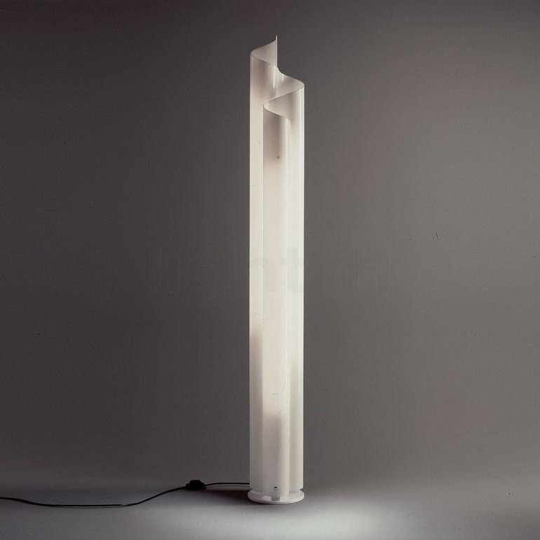 Chimera Led model floor lamp from the manufacturer Artemide, designed by Vico Magistretti in the 1970s.
This lamp features sinuous curves created by shaping a sheet of opal methacrylate 

The item is new, coming directly from