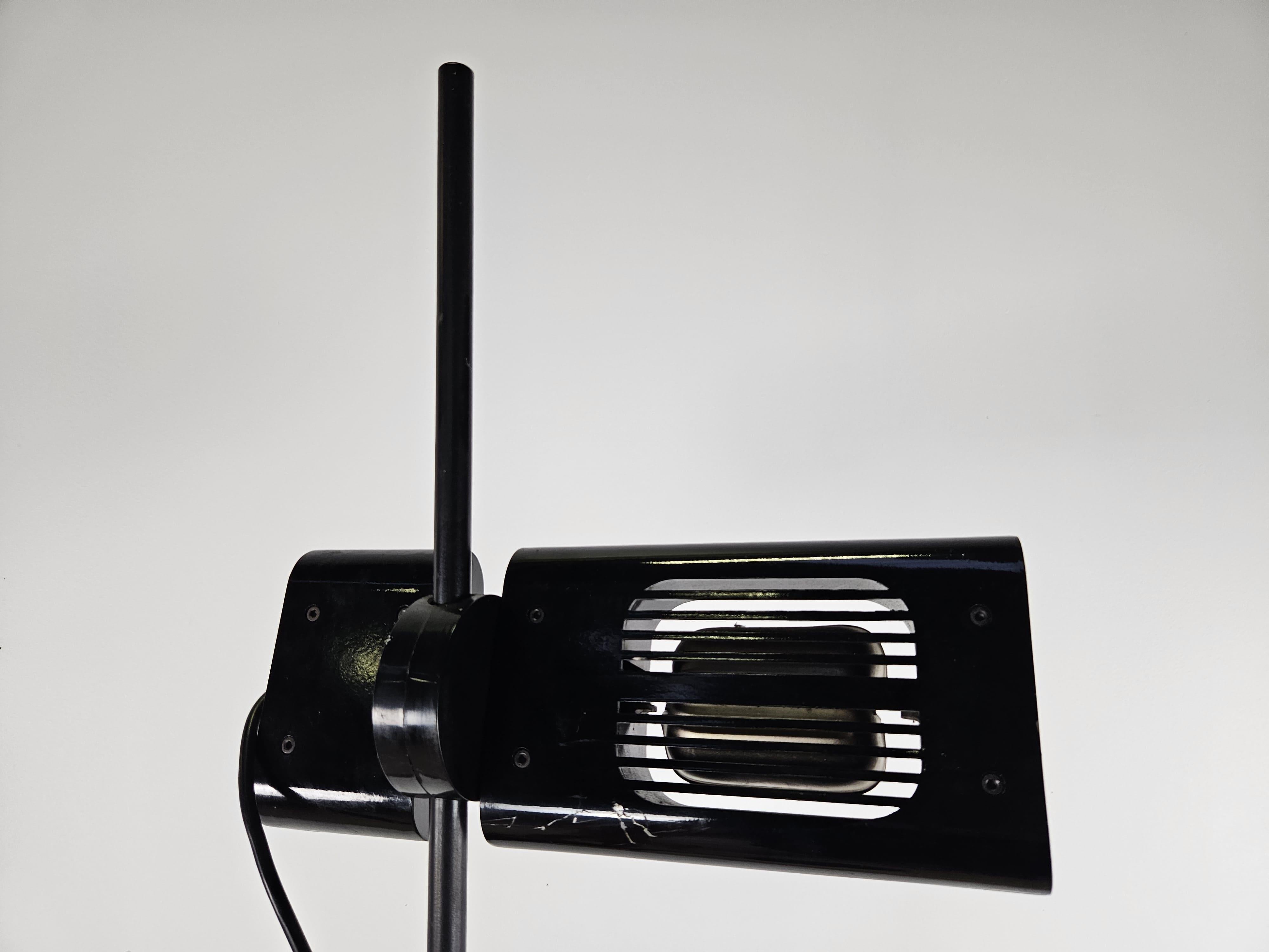 Aton floor lamp designed by Ernesto Gismondi in 1980 for Artemide For Sale 11