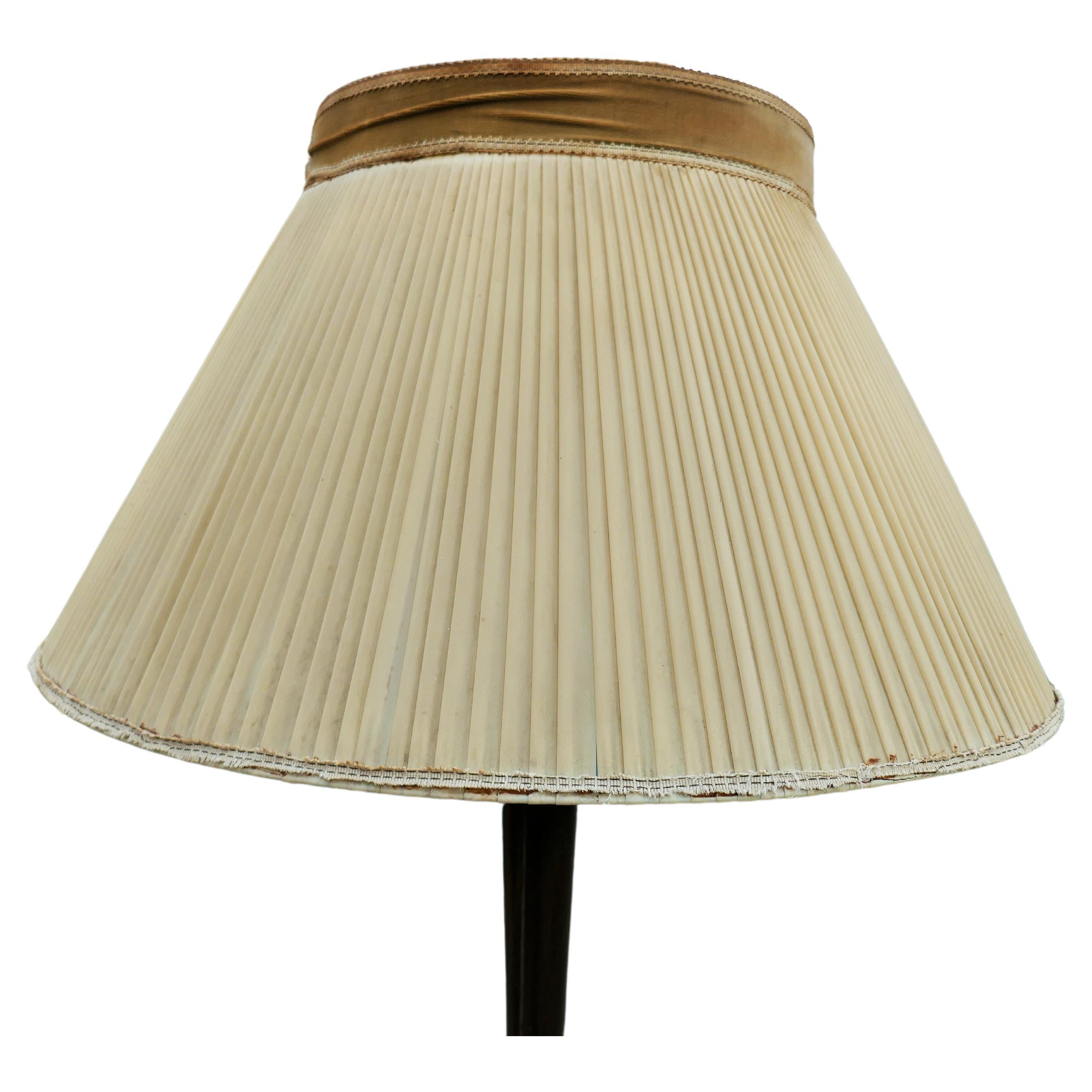Floor lamp attributed to Osvaldo Borsani For Sale 9