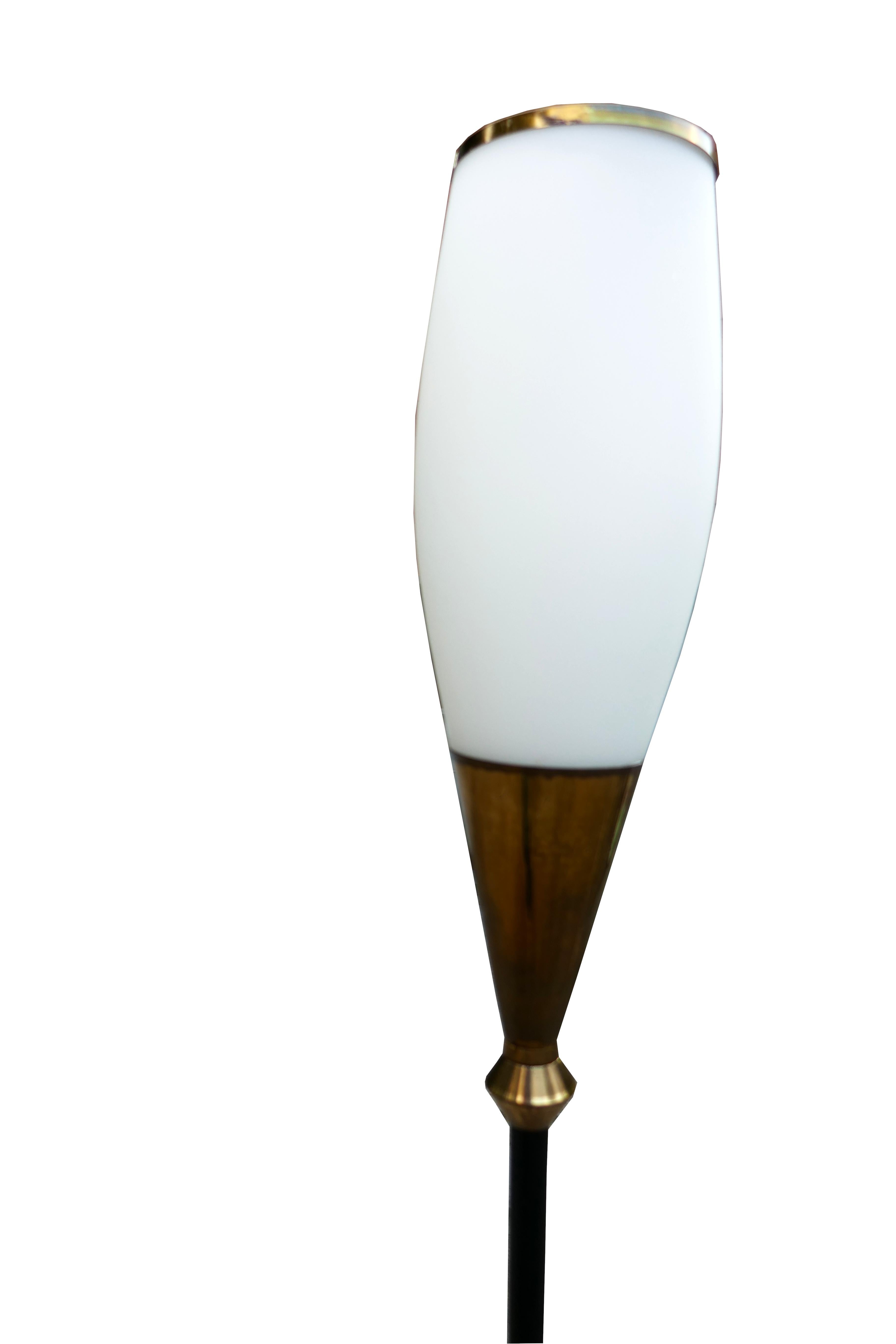 Floor lamp attributed to Stilnovo, 1960
Brass, marble, and opal glass.
Measures 103 cm by 11.5/25 cm
Good Condition
Thank you
