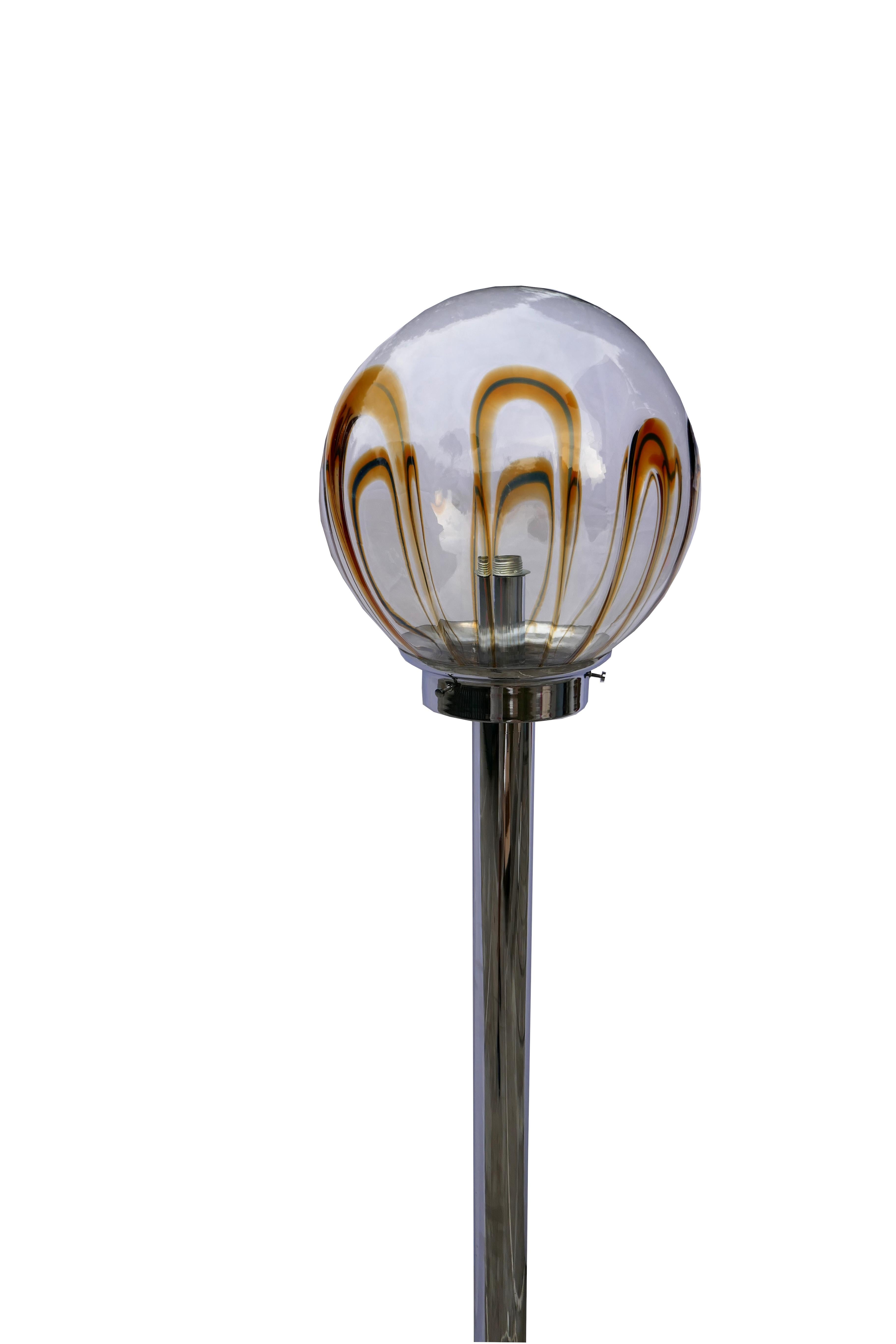 Floor lamp
Attributed to Toni Zuccheri for VeArt or Venini.
Glass perfect.
The base has been repainted
Thank you