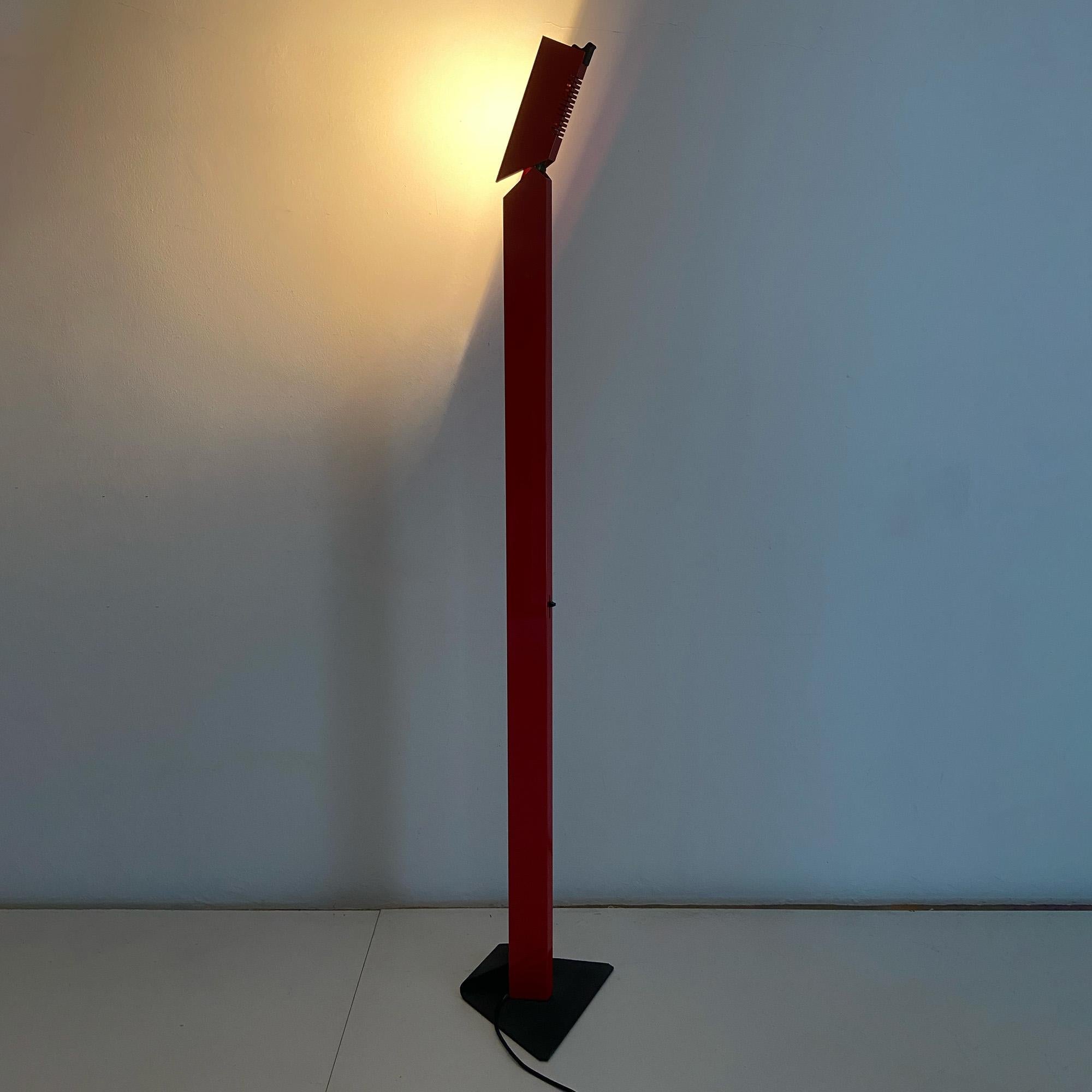 Italian Lampada da terra Beam rossa di Enrico Davide Bona e prodotta da Skipper, 1980 in vendita