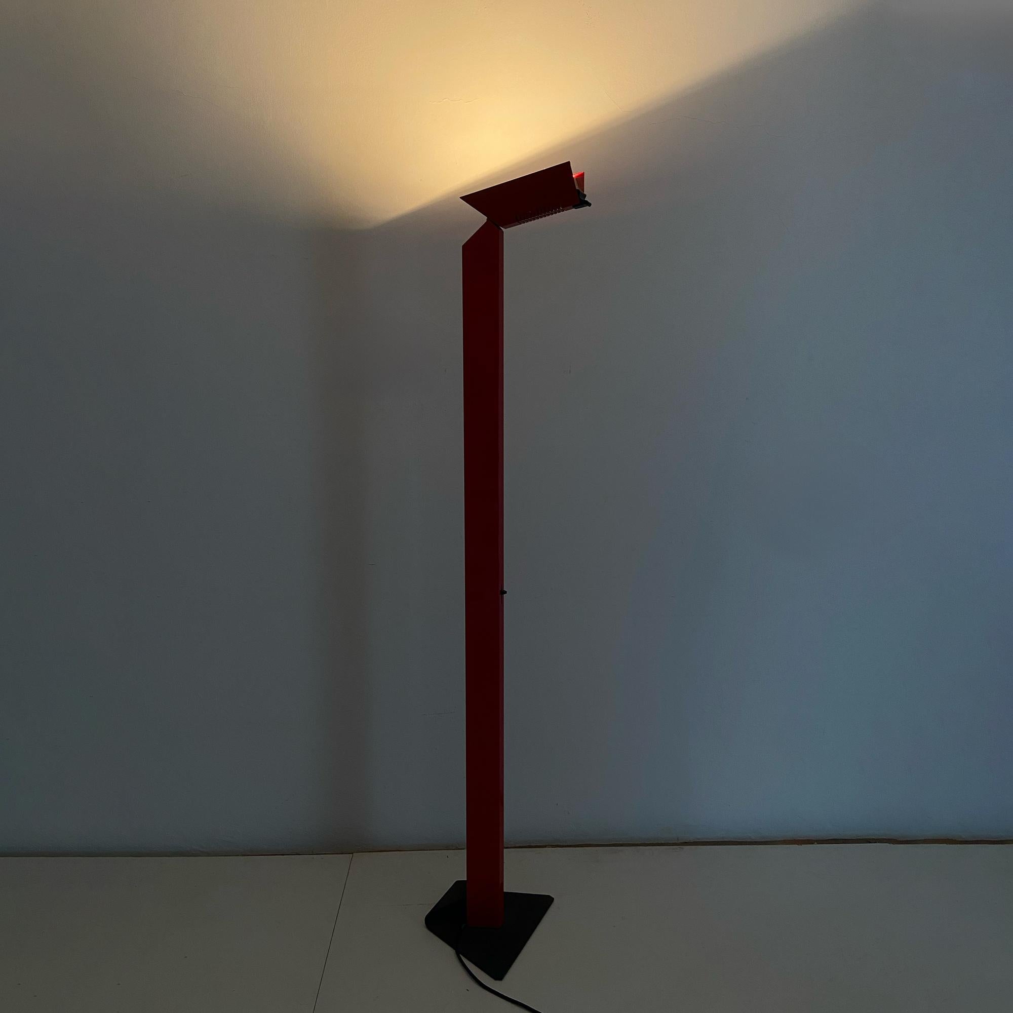 Verniciato Lampada da terra Beam rossa di Enrico Davide Bona e prodotta da Skipper, 1980 in vendita