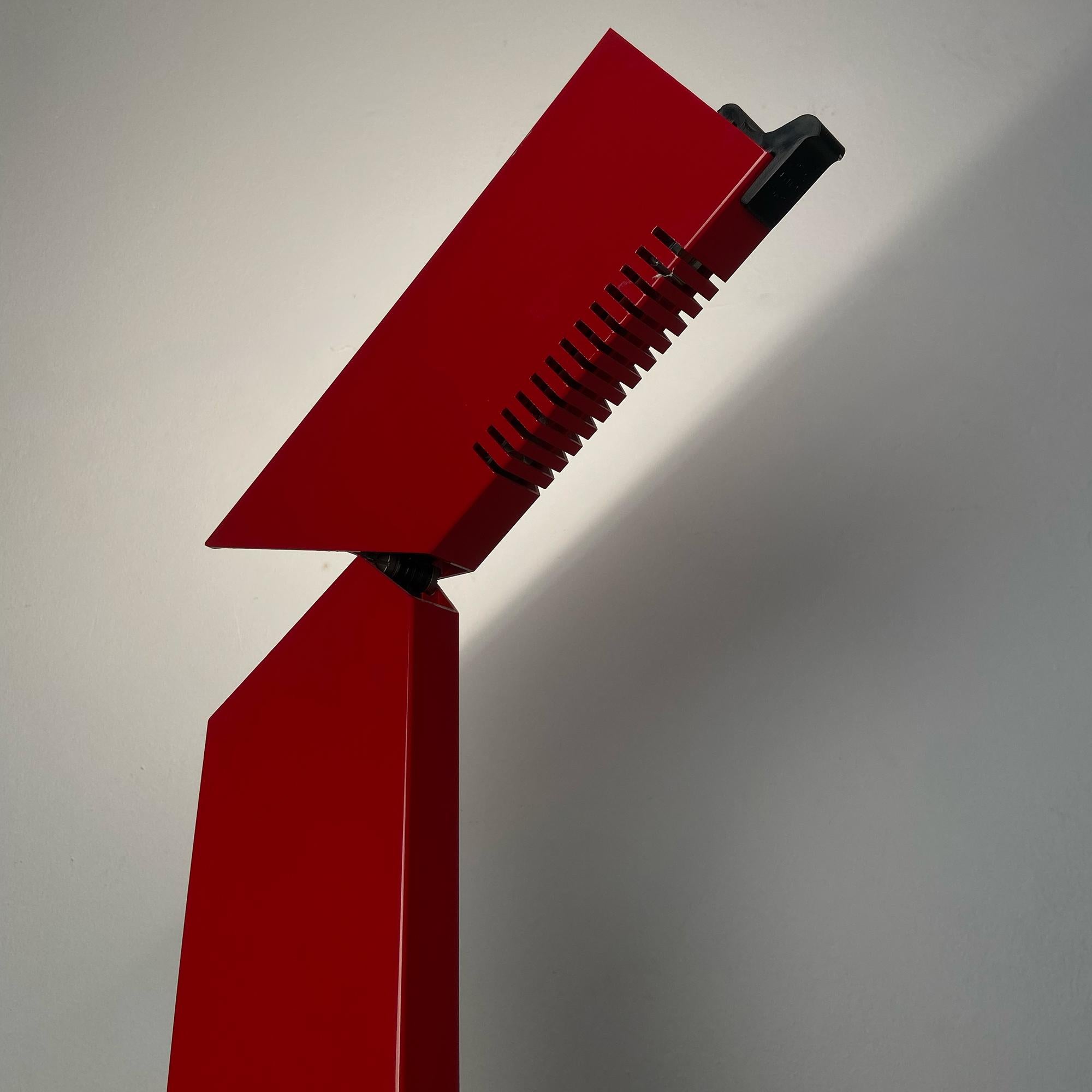 Lampada da terra Beam rossa di Enrico Davide Bona e prodotta da Skipper, 1980 In condizioni ottime in vendita a Ravenna, IT