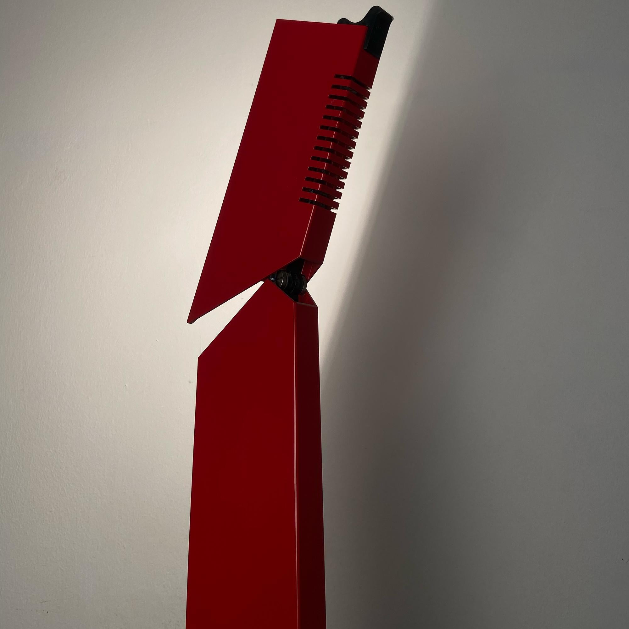 Late 20th Century Lampada da terra Beam rossa di Enrico Davide Bona e prodotta da Skipper, 1980 in vendita