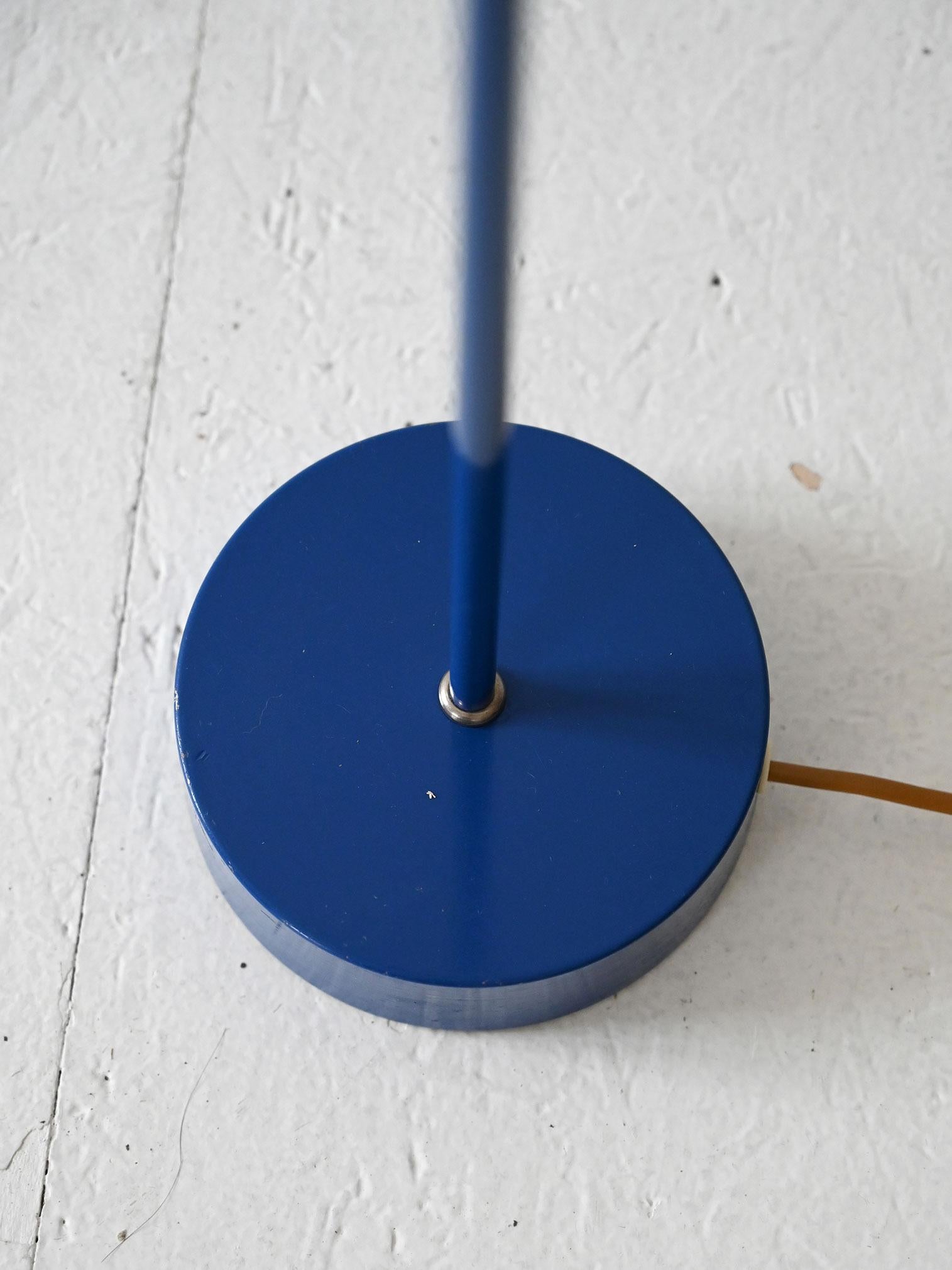 Lámpara de pie azul de Falkenbergs Belysning Mid-20th Century en venta
