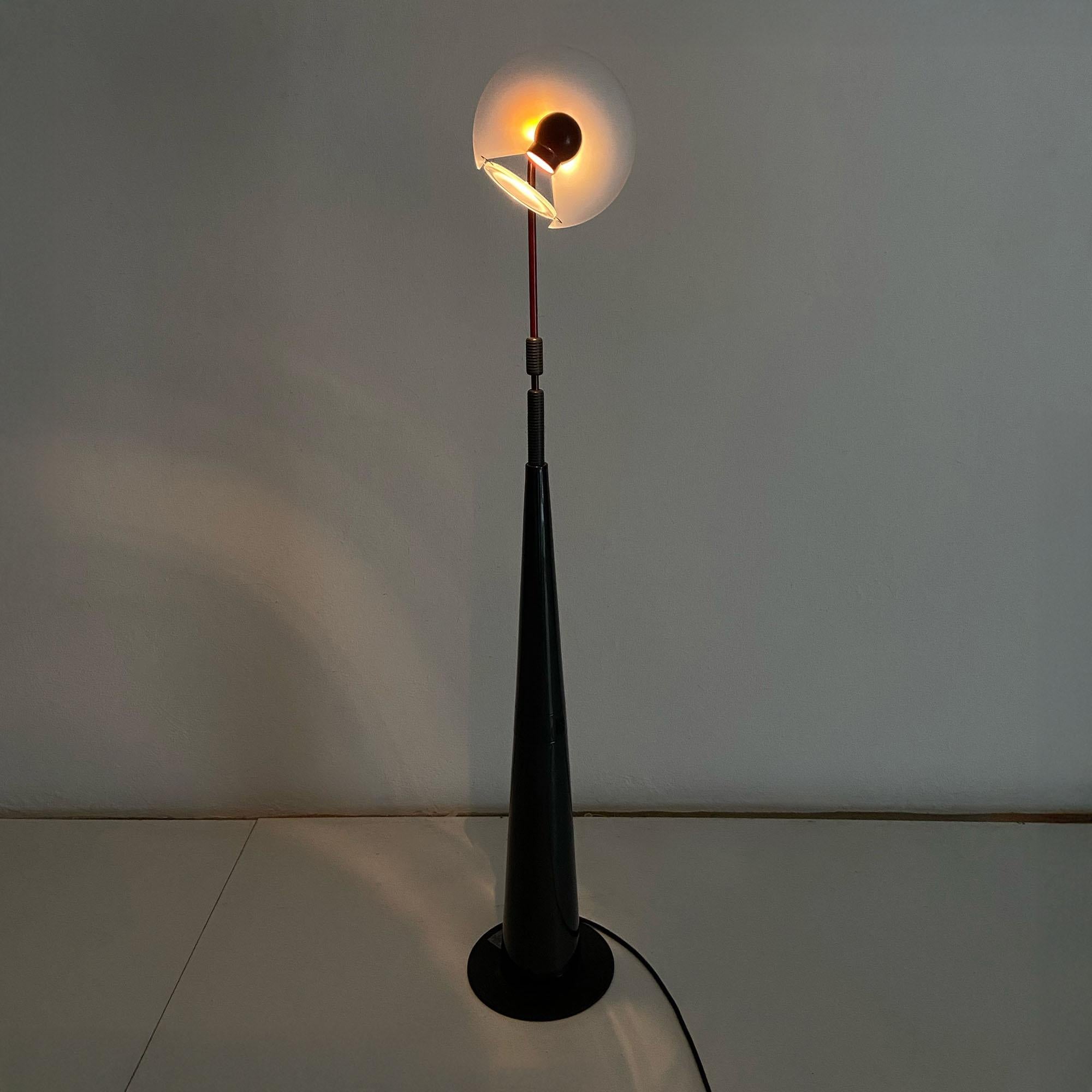 Mid-Century moderno Lampada da terra Club 1195 di Giuseppe Ramella prodotta da Arteluce, 1983. in vendita