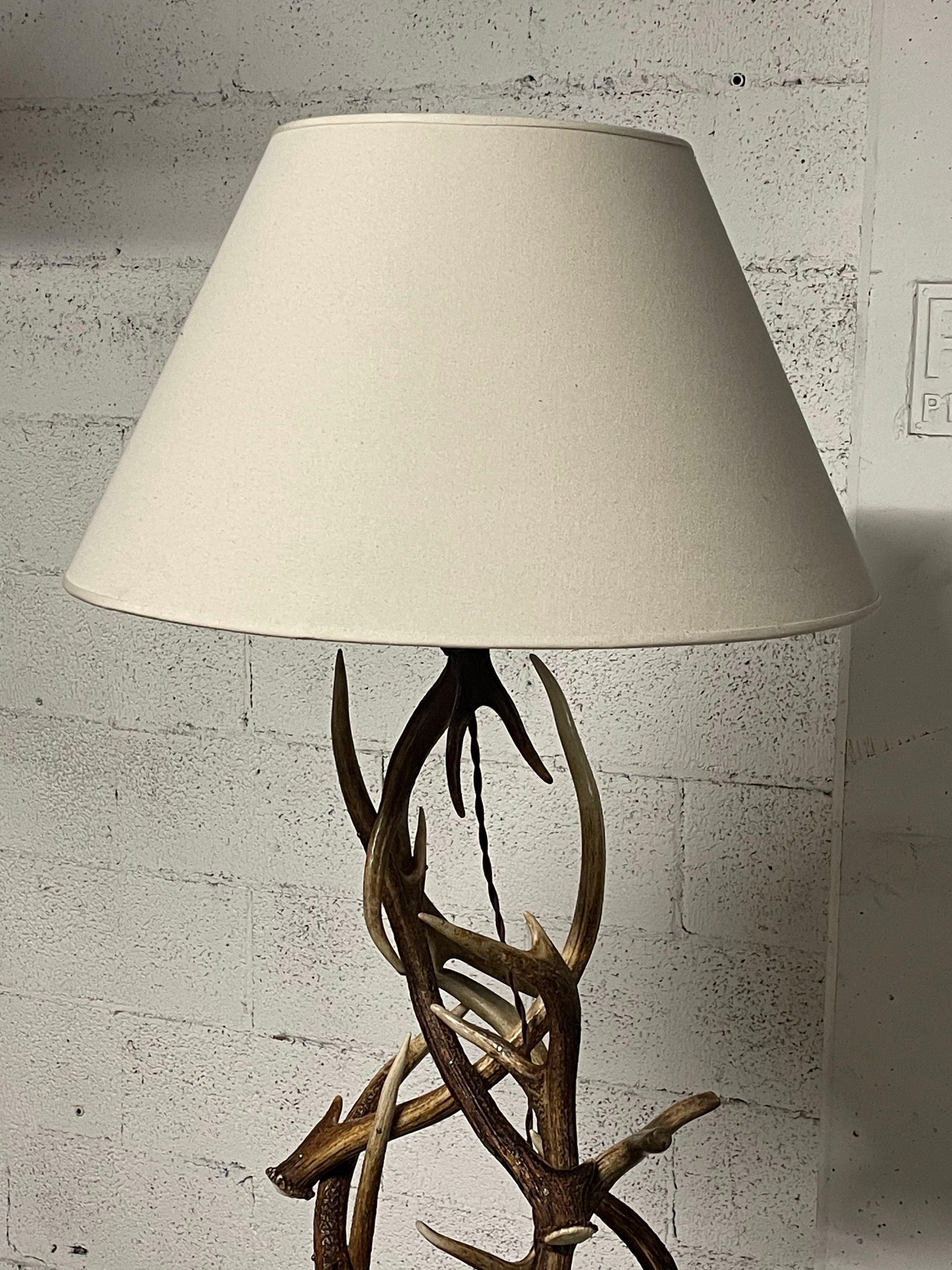 Lampadaire en bois de cerf, 1990 en vente 1