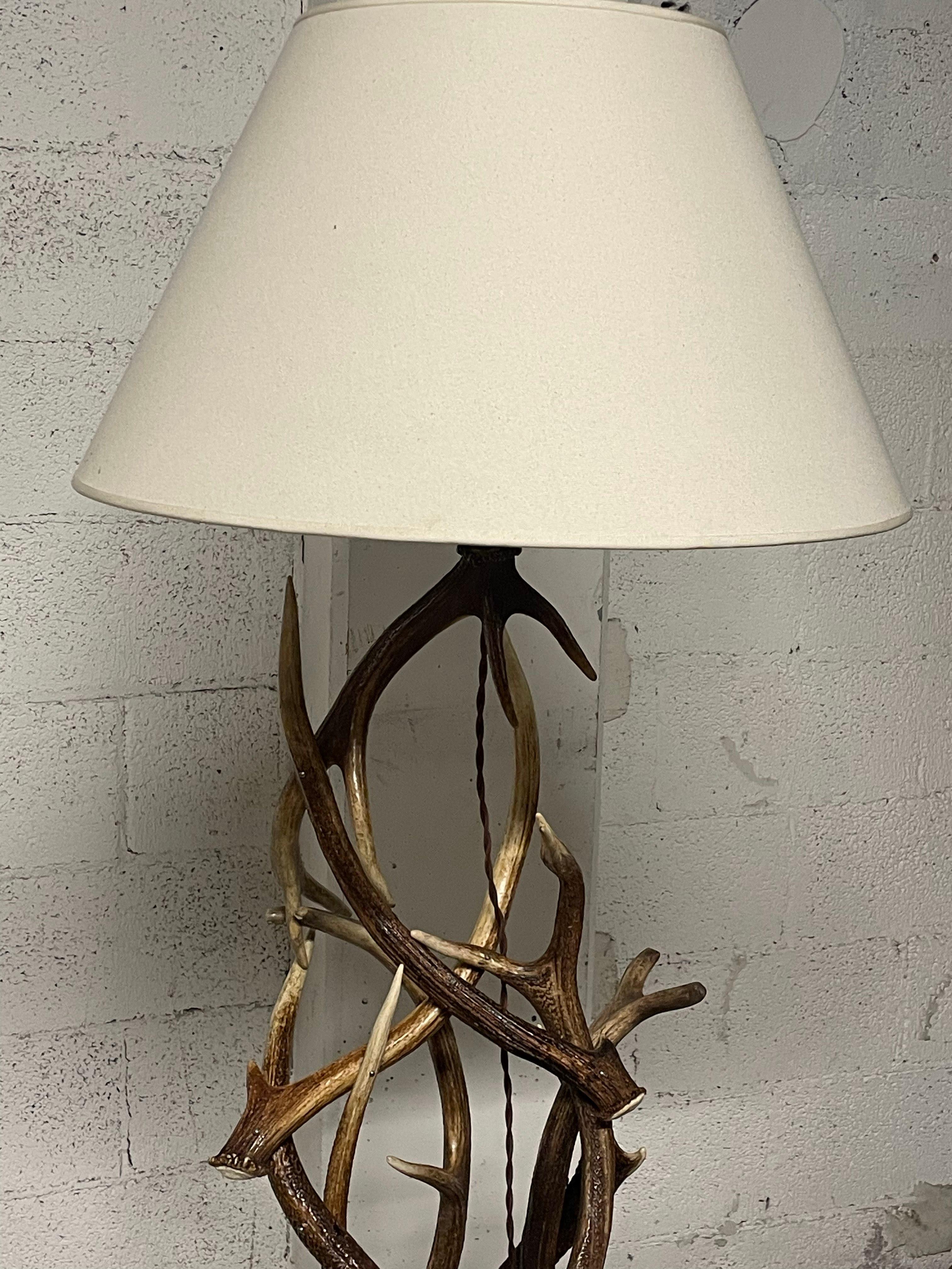 Lampadaire en bois de cerf, 1990 en vente 2