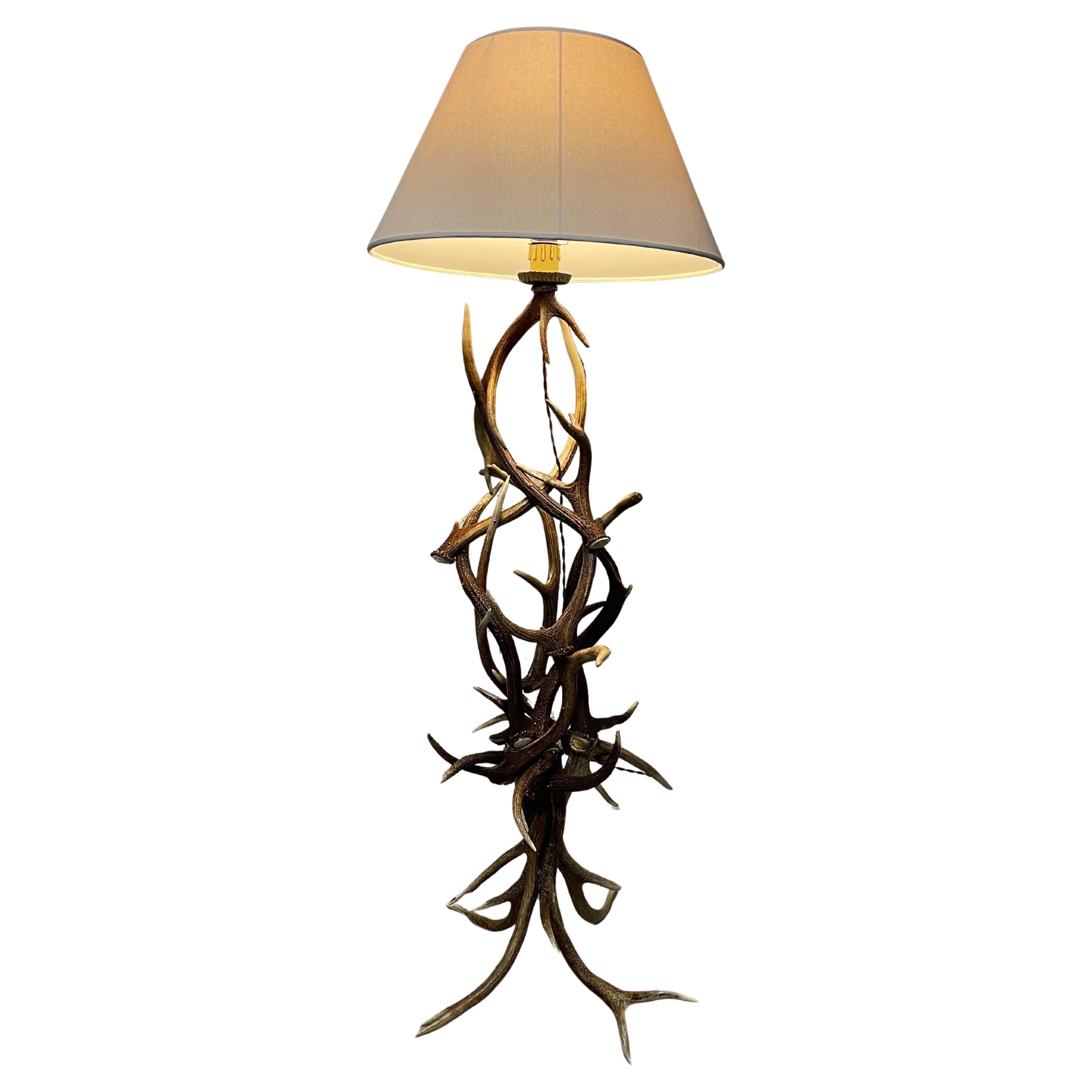 Lampada da terra con corna caduche di cervo, anni '90