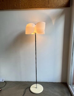 Lámpara de pie de plexiglás "Dafne", Olaf von Bohr para Artemide, 1972, Italia