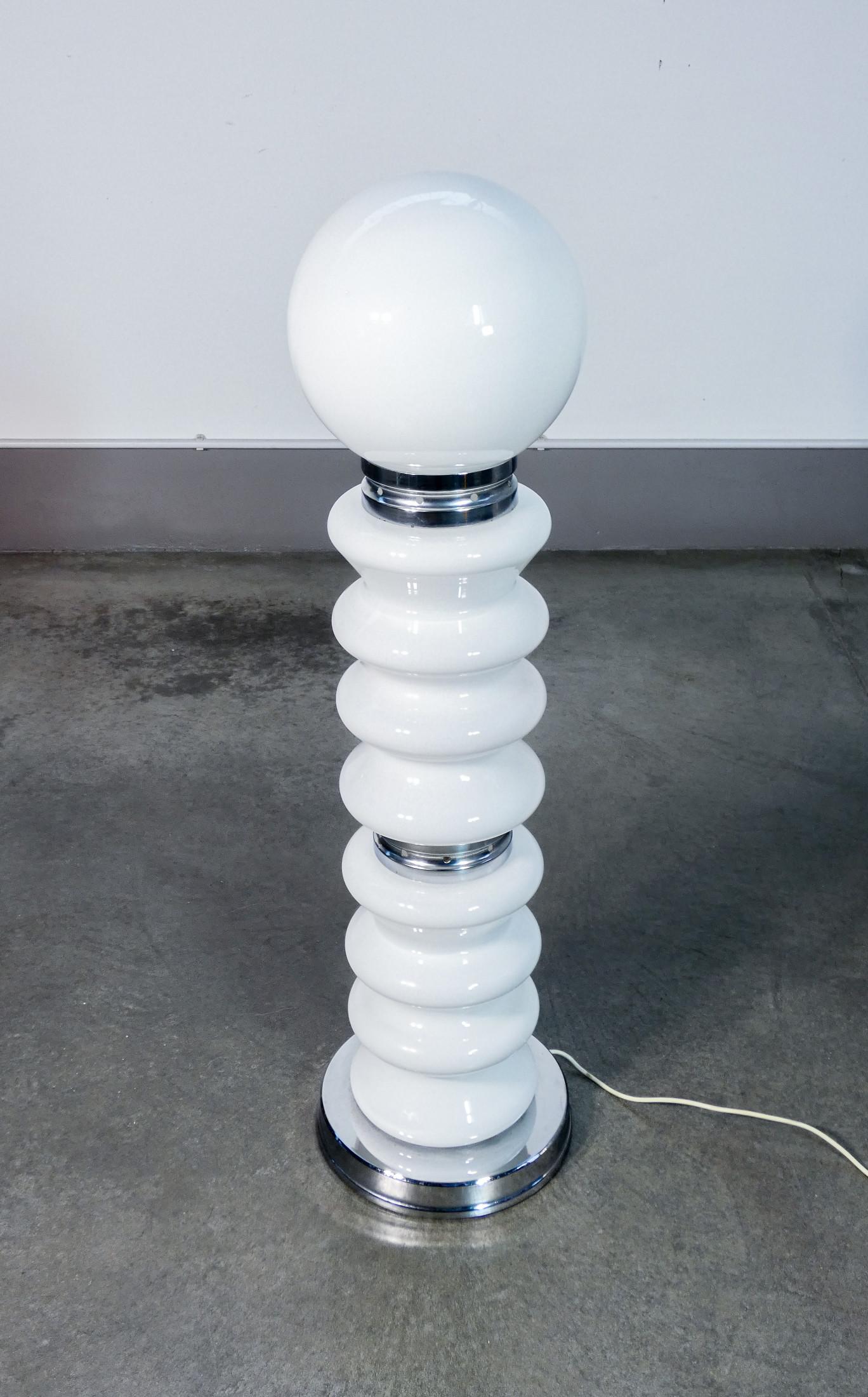 Italian Lampadaire design Carlo NASON en verre et métal chromé, avec trois lumens en vente