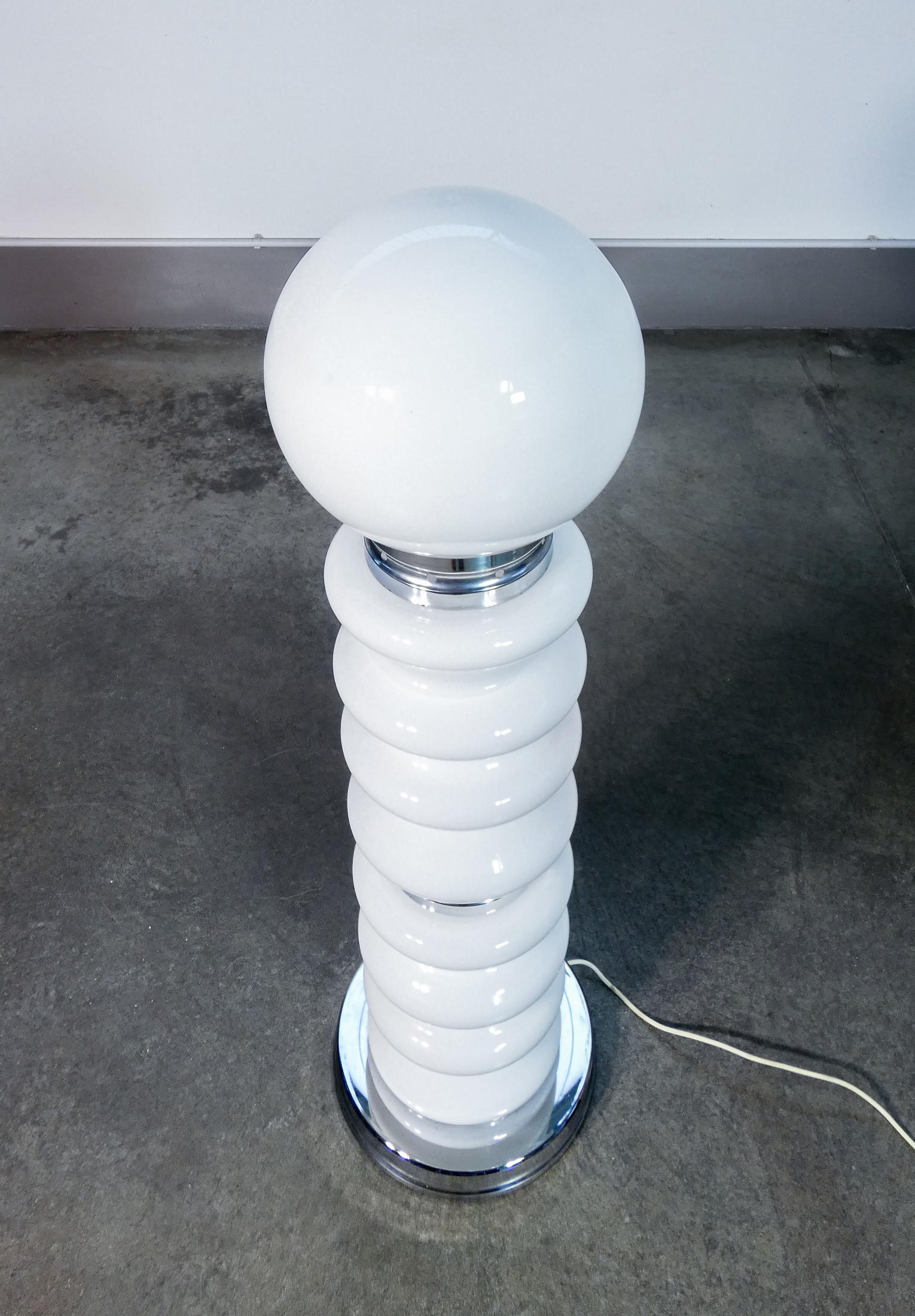 Lampadaire design Carlo NASON en verre et métal chromé, avec trois lumens Bon état - En vente à Torino, IT