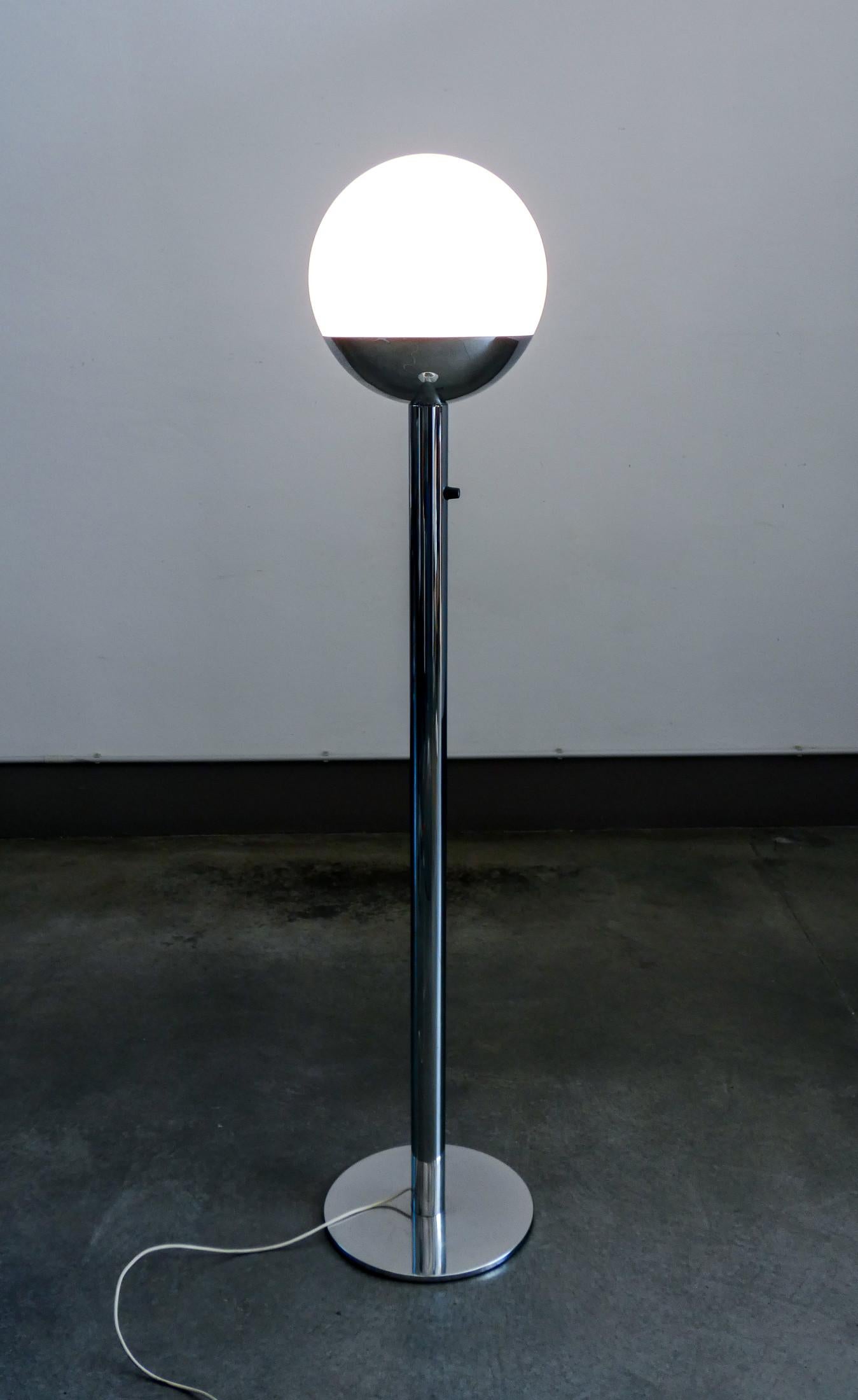 Italian Lampadaire conçu par Pia GUIDETTI CRIPPA pour LUMI, mod. P428. Italie, années 70 en vente