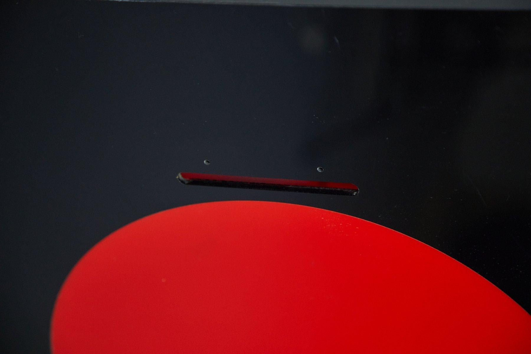 Impresionante y rara lámpara de pared con un estilo alienígena y futurista totalmente hecha de plexiglás que da a su entorno una atmósfera espacial.