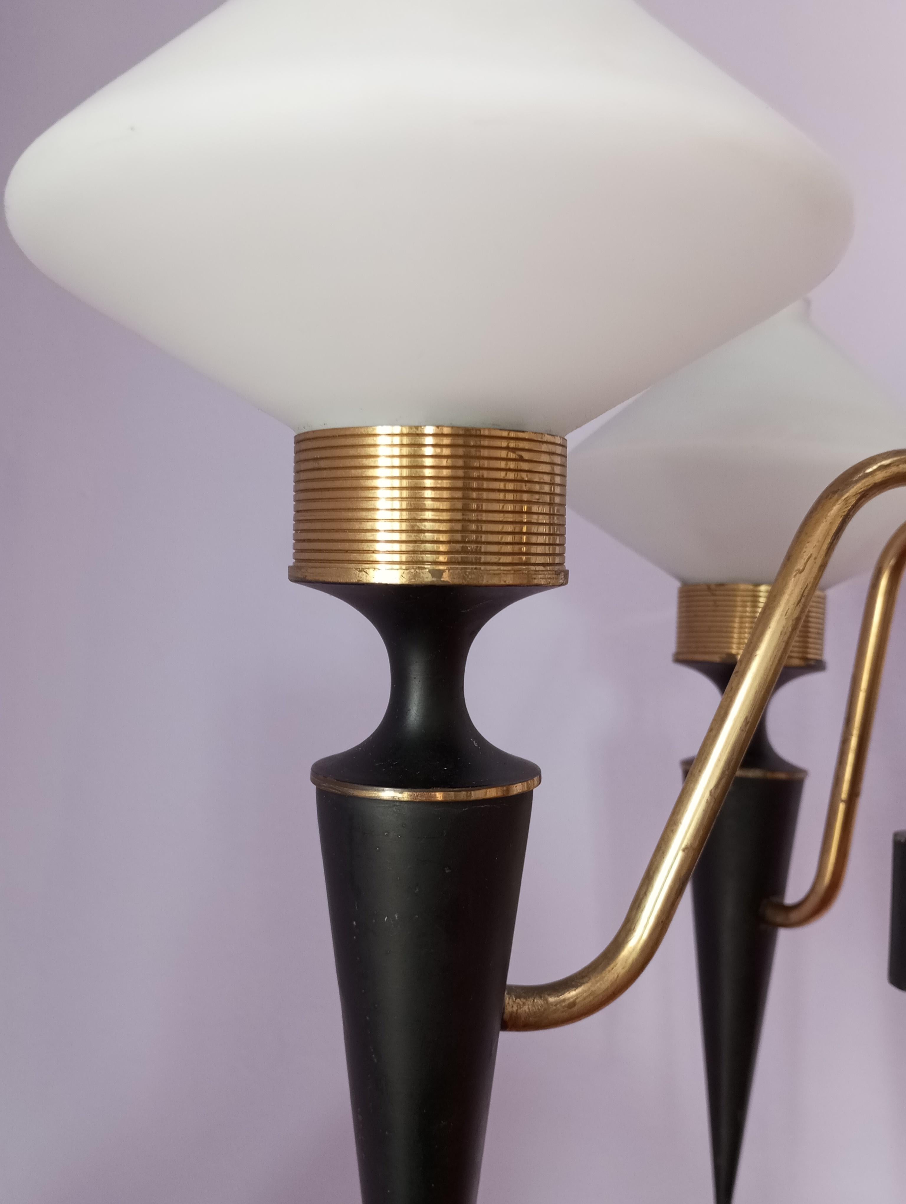 Lampadaire français à trois lumières de Maison Arlus en vente 6