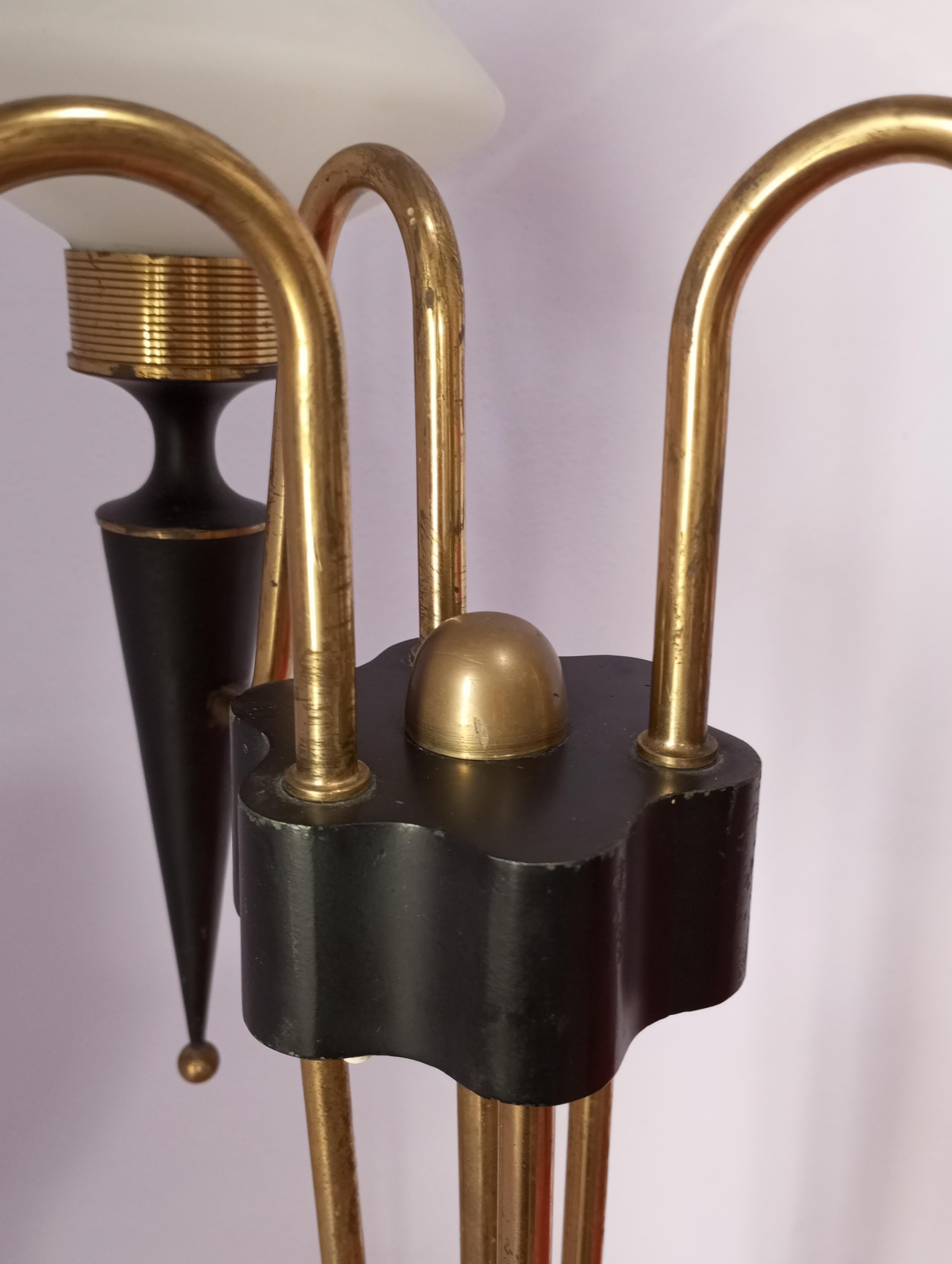 Lampadaire français à trois lumières de Maison Arlus en vente 3