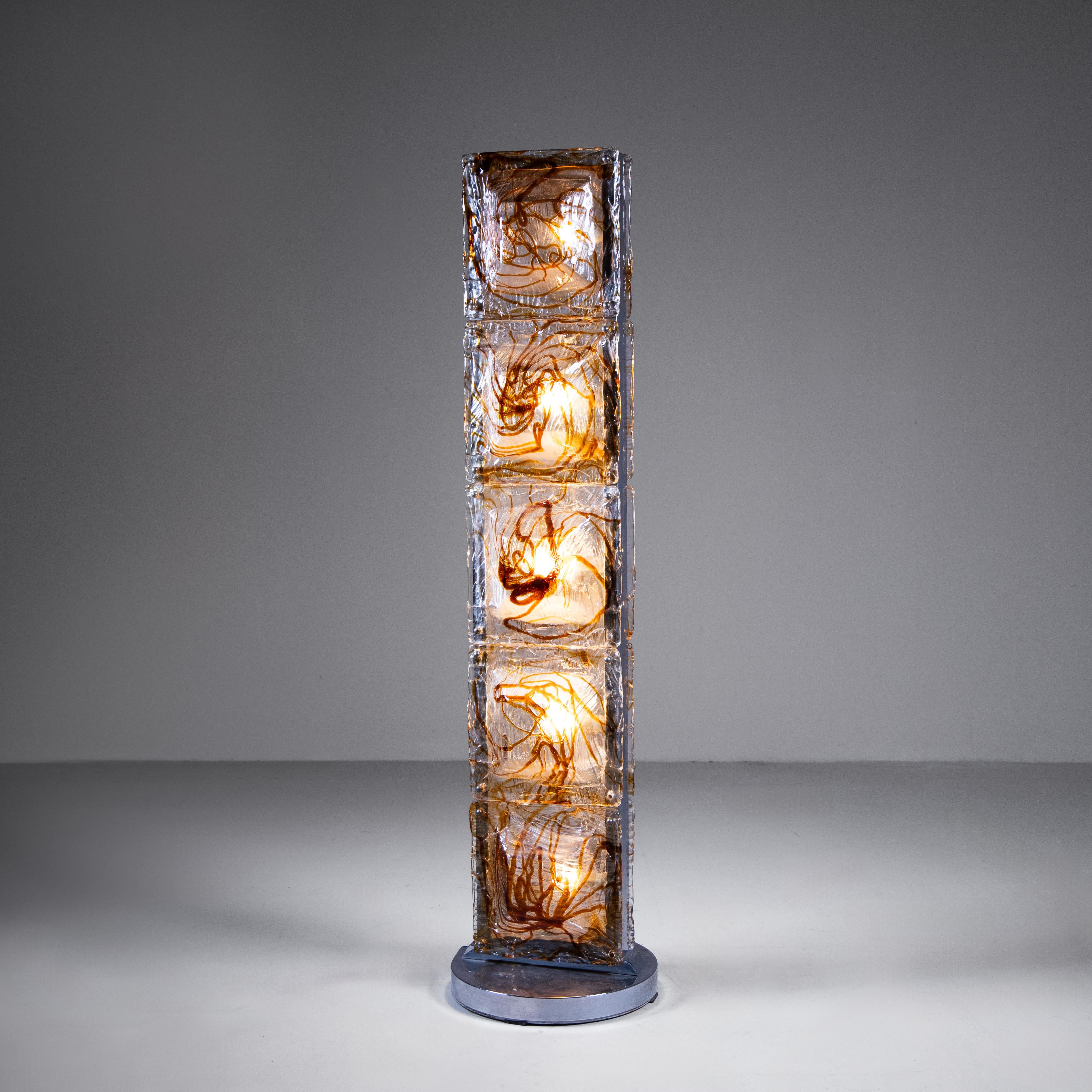 Steel and Murano glass floor lamp, 1970s In Good Condition For Sale In Milano, Lombardia