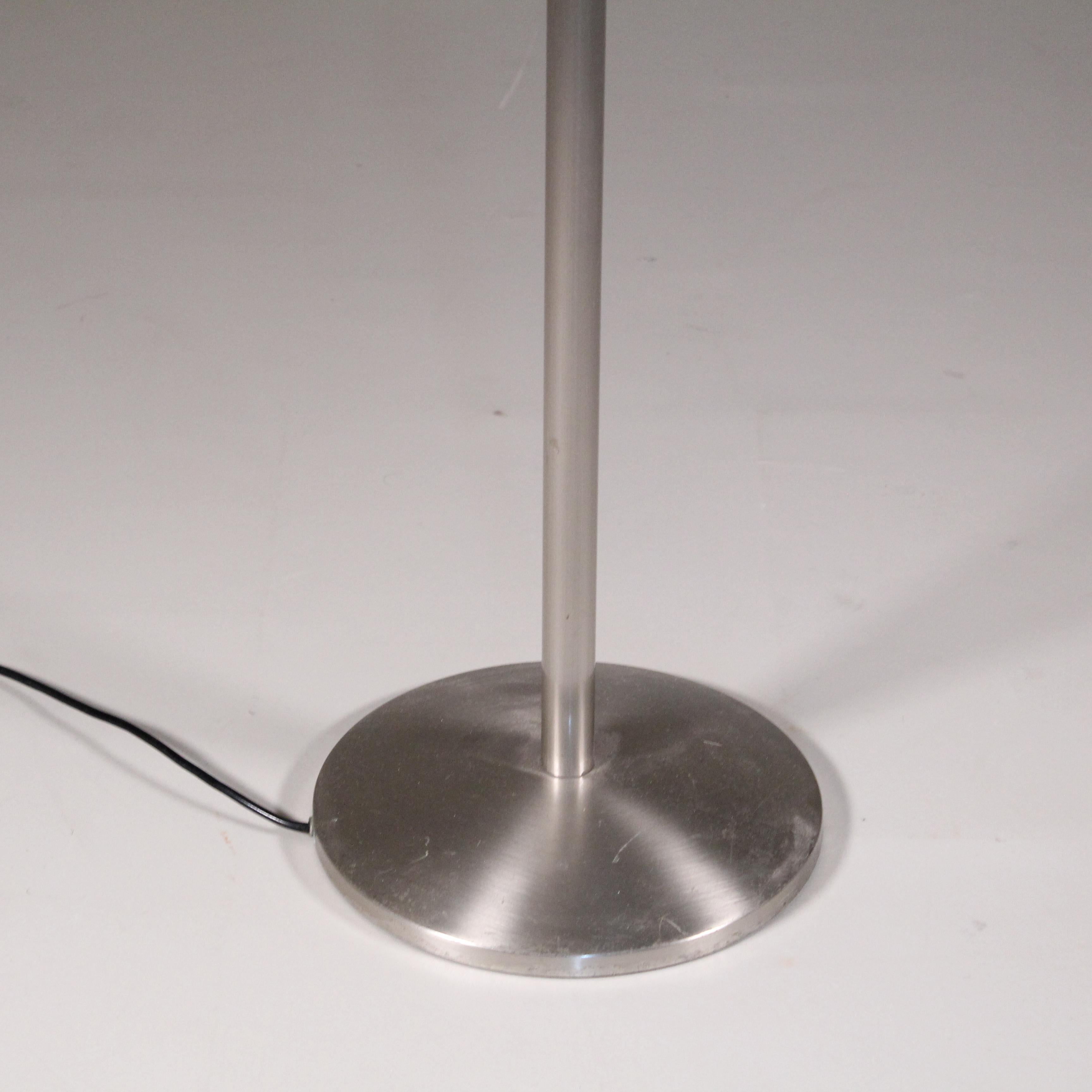 Lampada da terra in acciaio e vetro in vendita 4