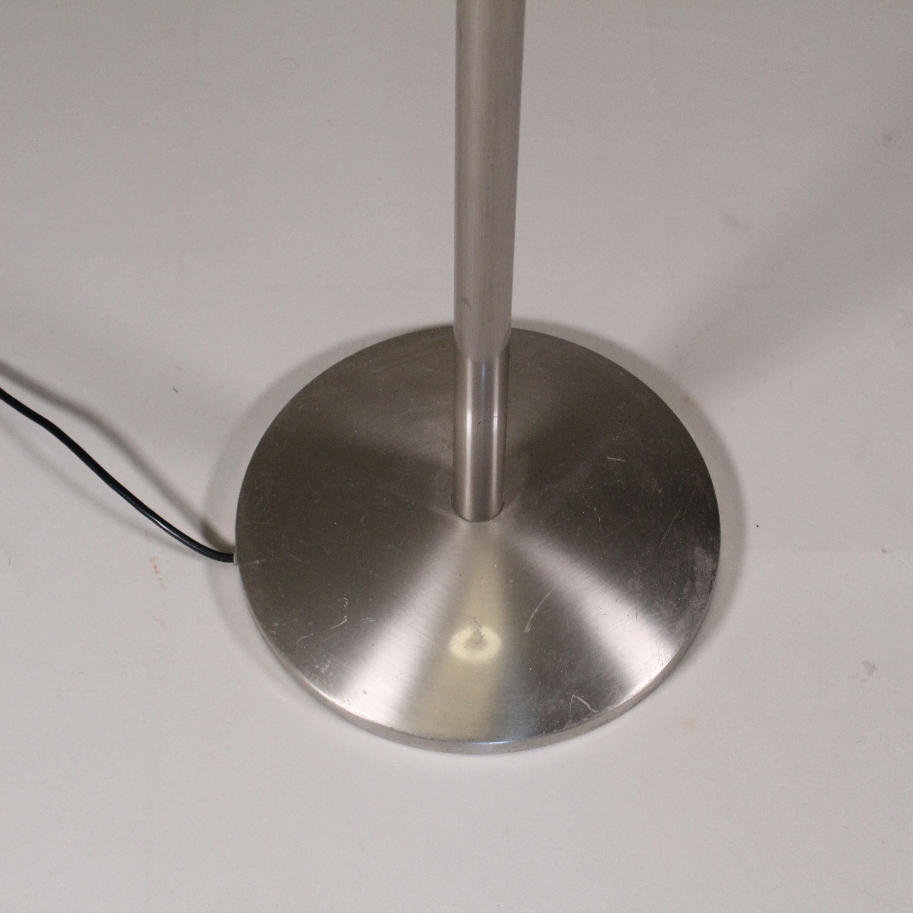 Lampada da terra in acciaio e vetro In condizioni buone in vendita a Milano, Lombardia