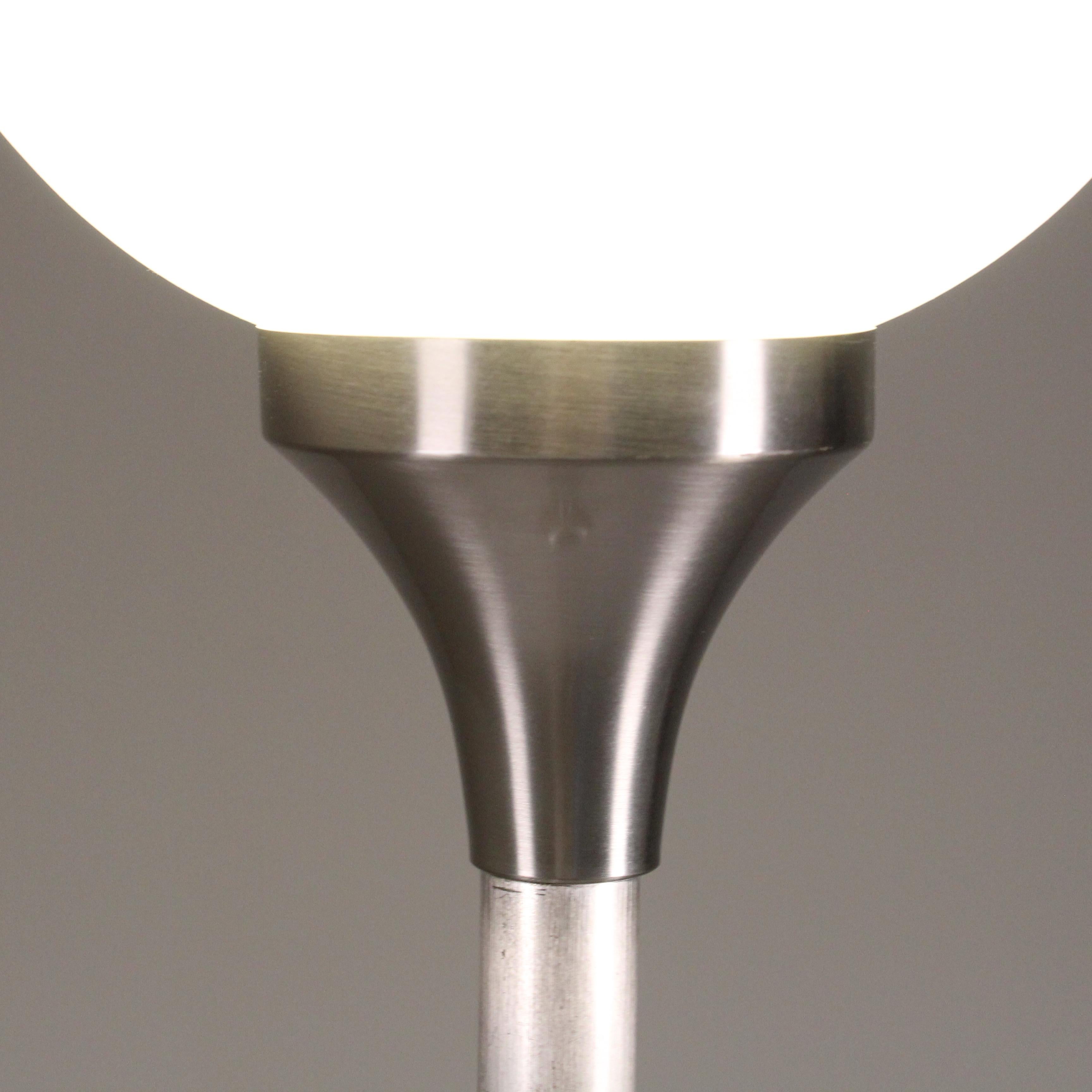 Lampada da terra in acciaio e vetro in vendita 1