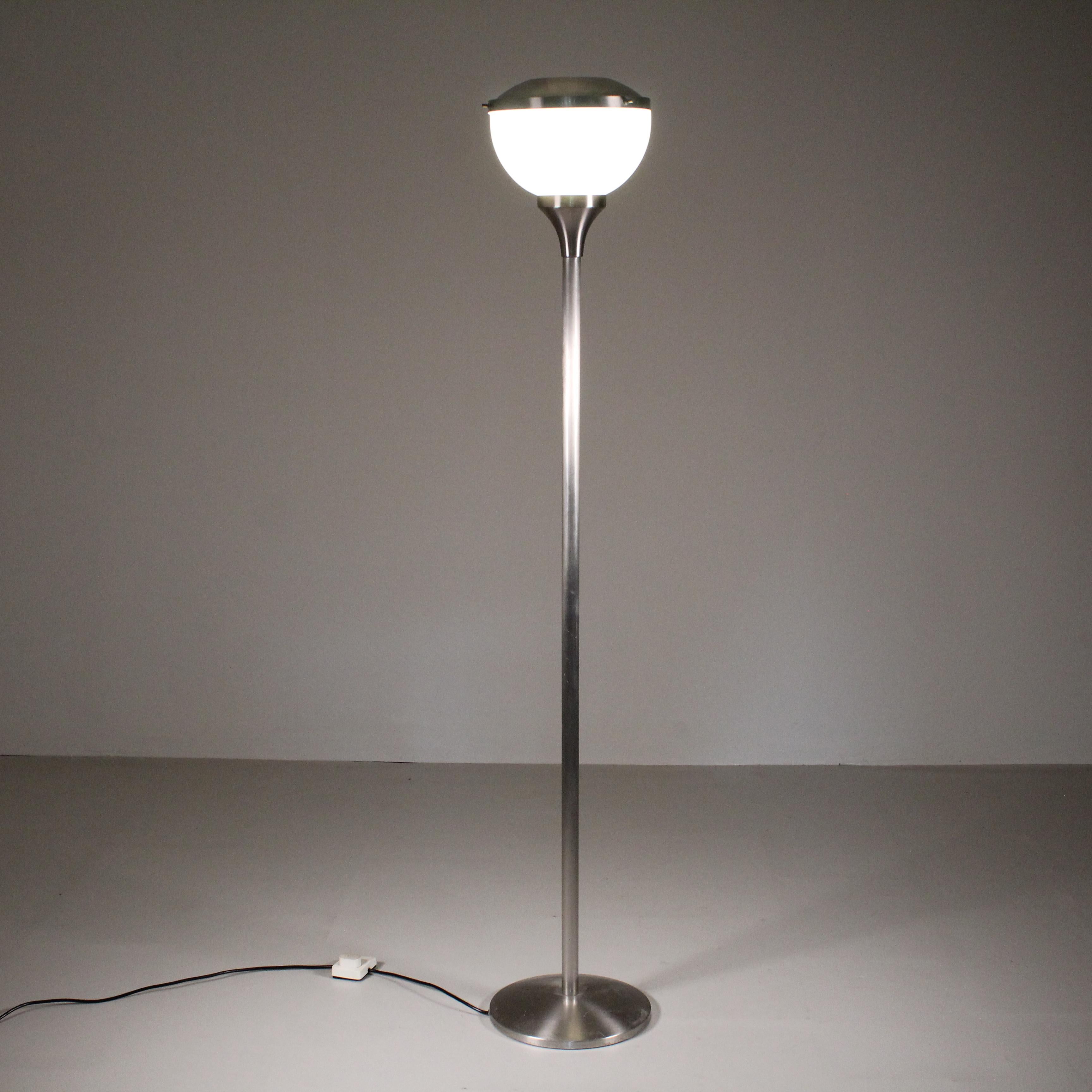 Lampada da terra in acciaio e vetro in vendita 2