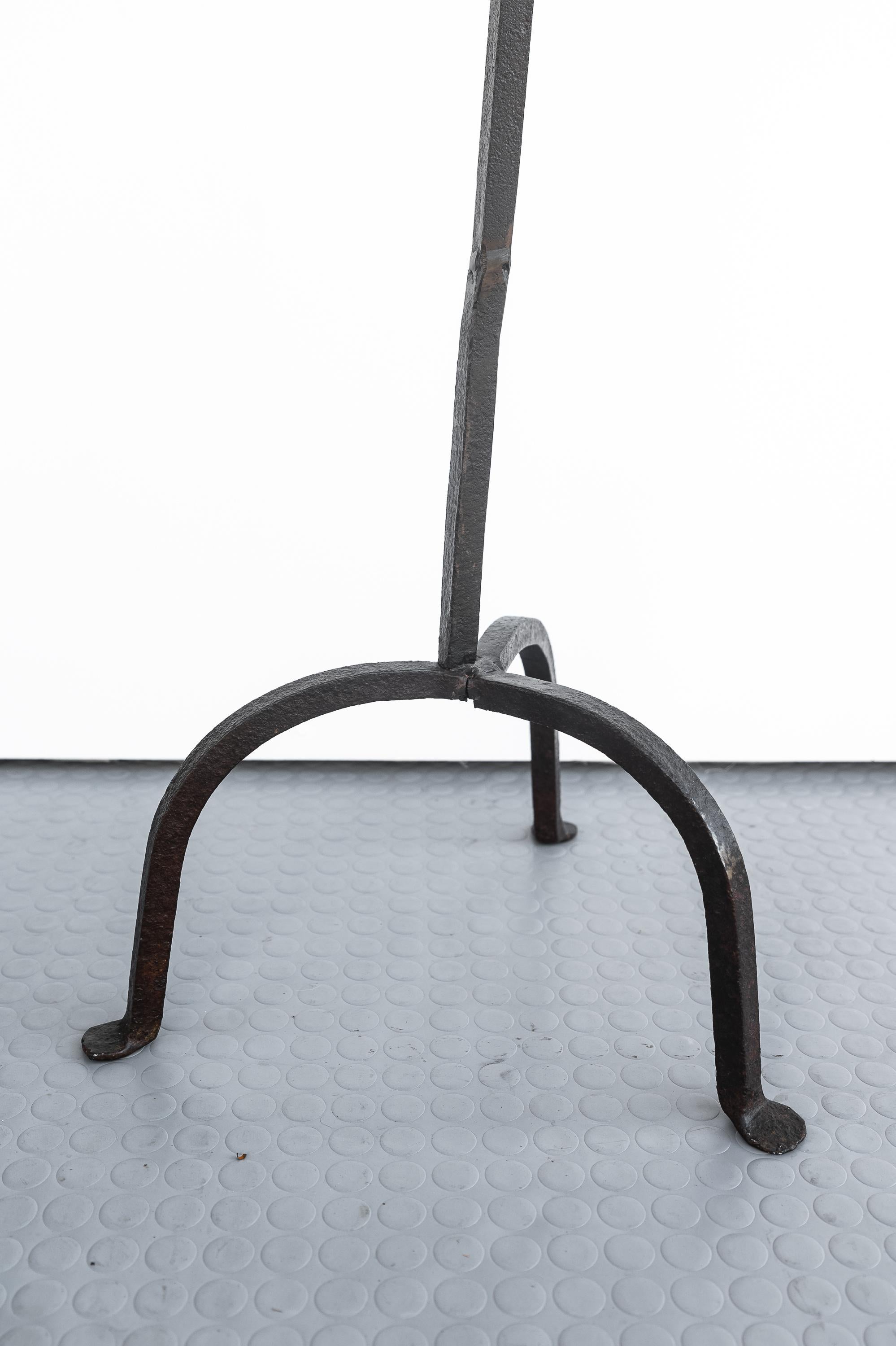 Forged iron floor lamp, second half of the 19th century  In Good Condition For Sale In Bastia Umbra, IT