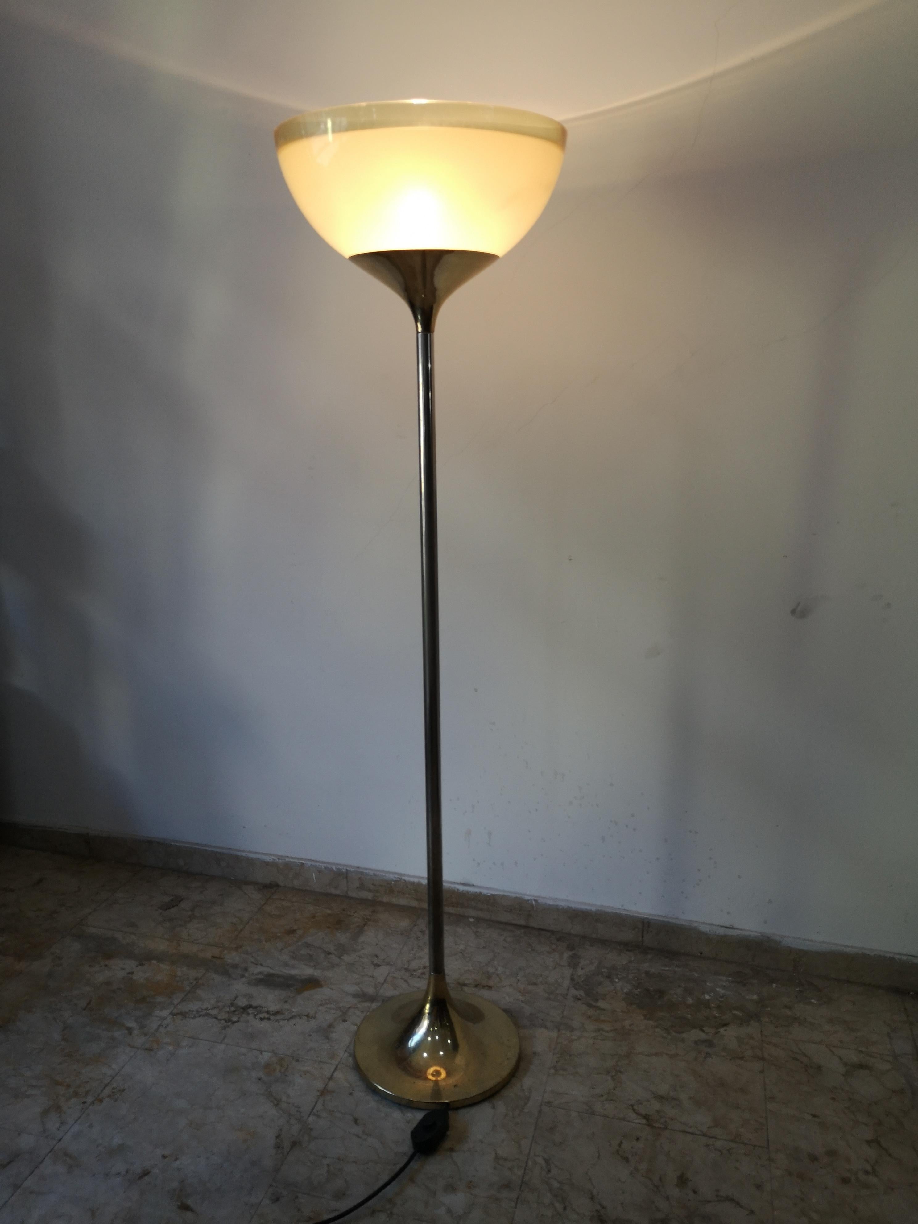 Brass Lampada da terra in ottone di Franco Bresciani per Guzzini, anni '70 For Sale