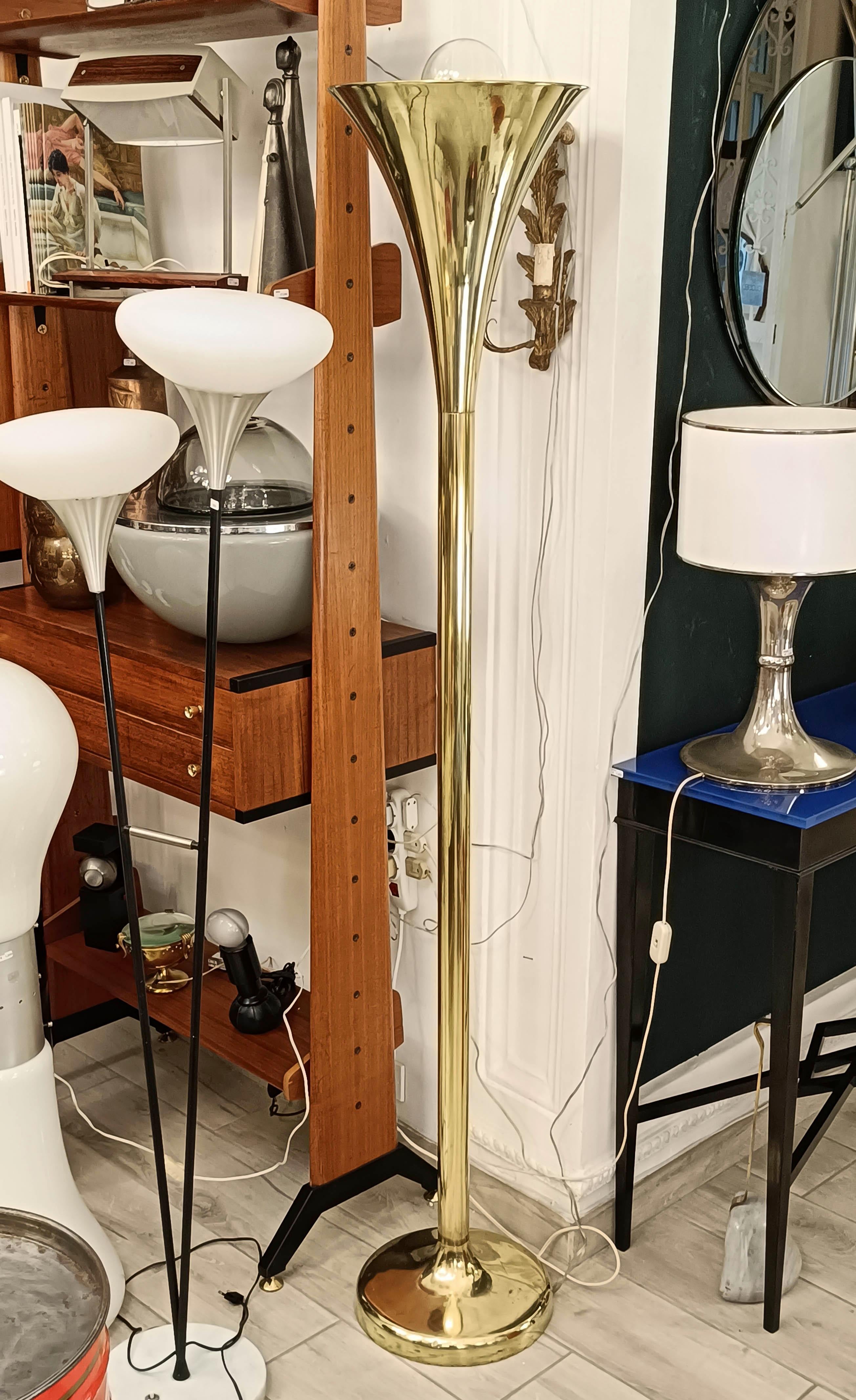 Beautiful Luminator floor lamp made entirely of brass, the top widens to a goblet or trumpet shape, allowing for indirect, warm and soft light. The base is rounded and stable to support the whole structure without taking up too much space.The stem