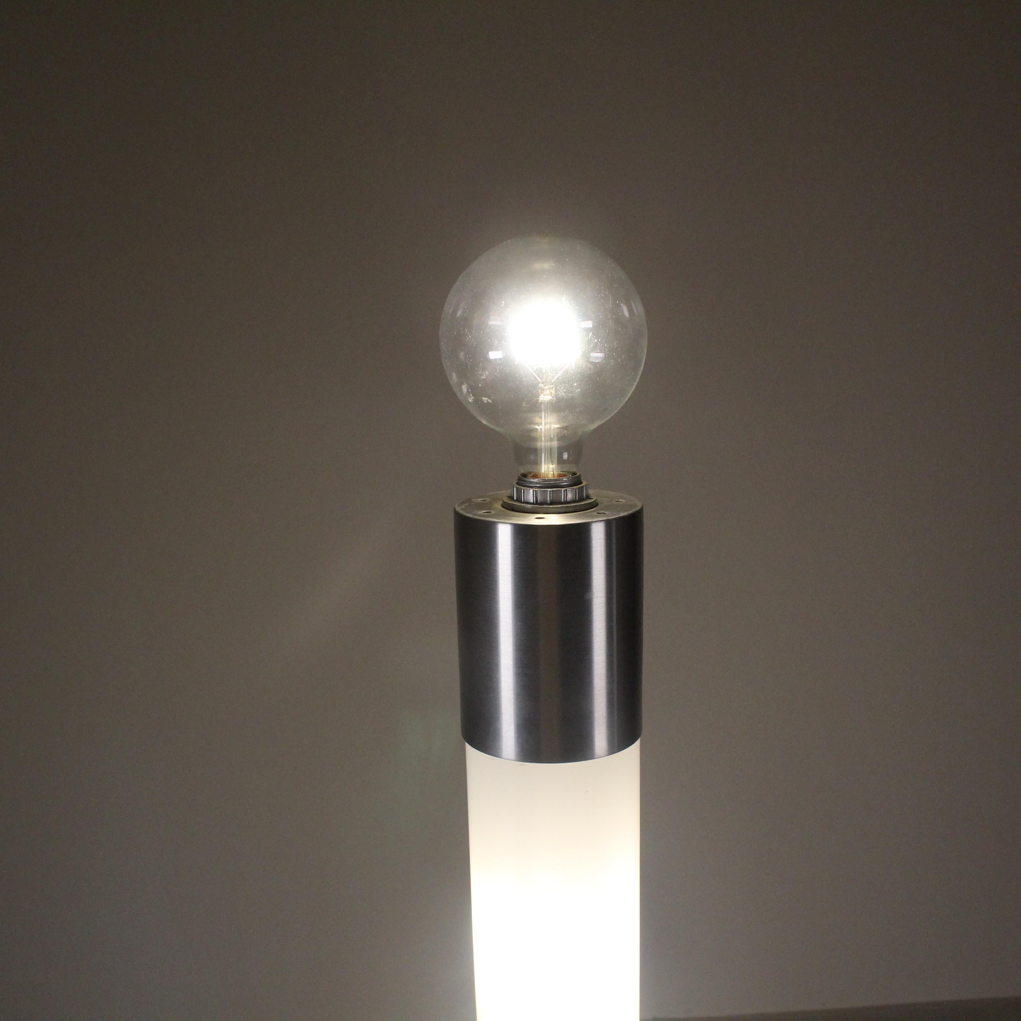Mid-Century moderno Lampada da terra in perplex, Stilux in vendita