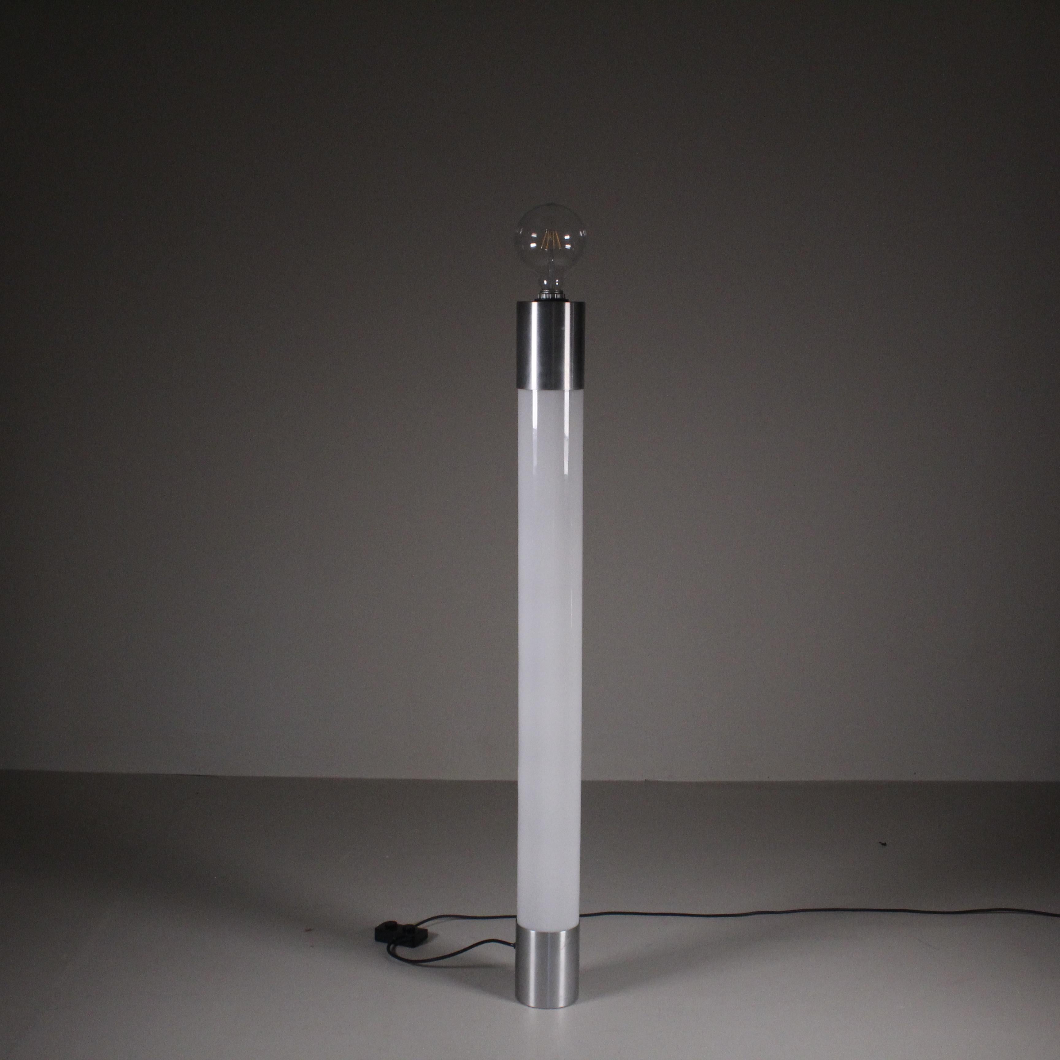 Plastica Lampada da terra in perplex, Stilux in vendita