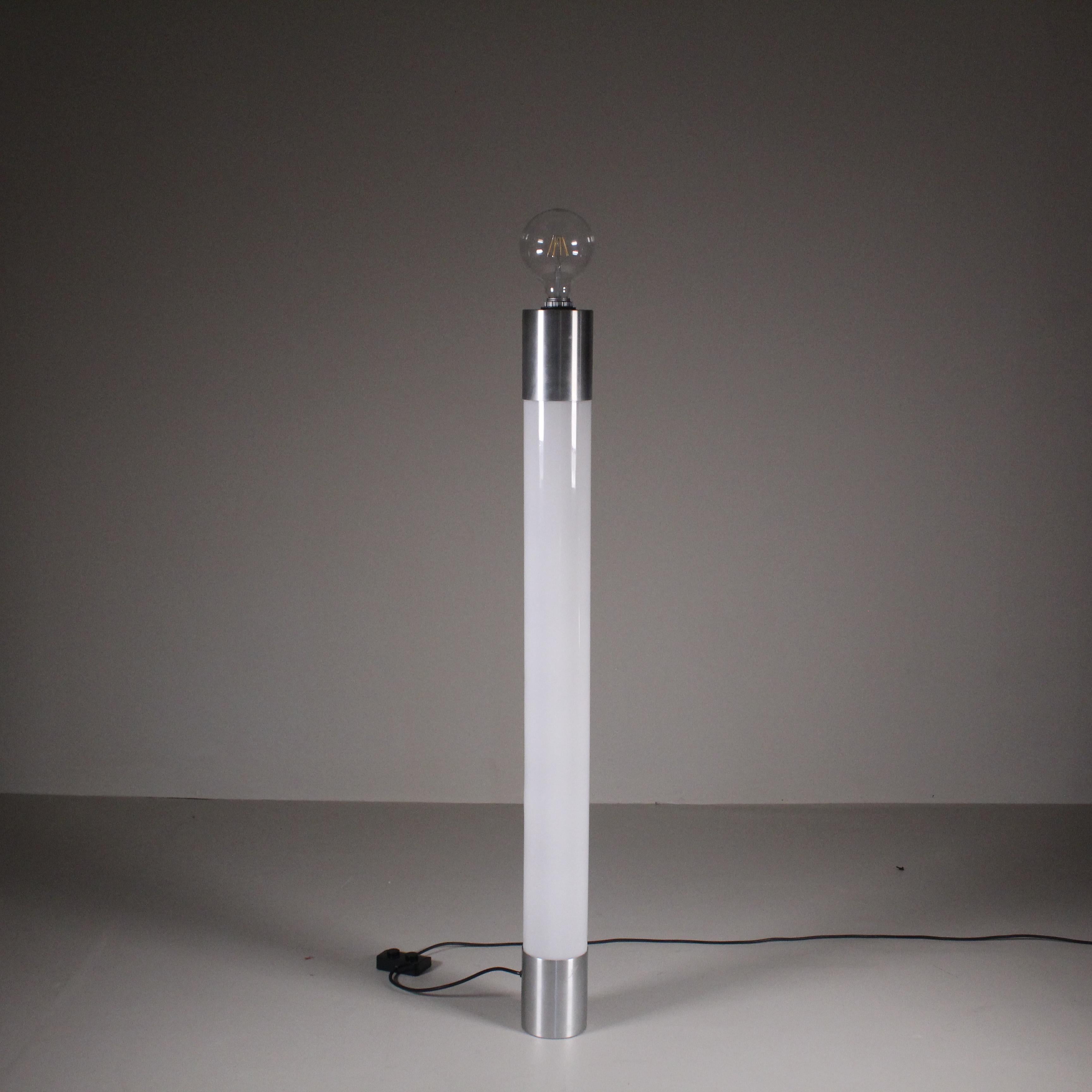 Lampada da terra in perplex, Stilux in vendita 1