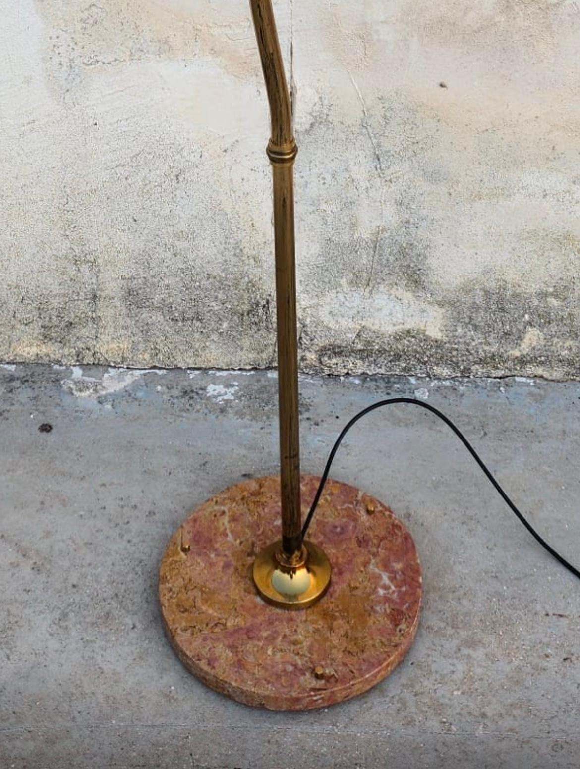 1960er Jahre italienische Stehlampe (Italian) im Angebot