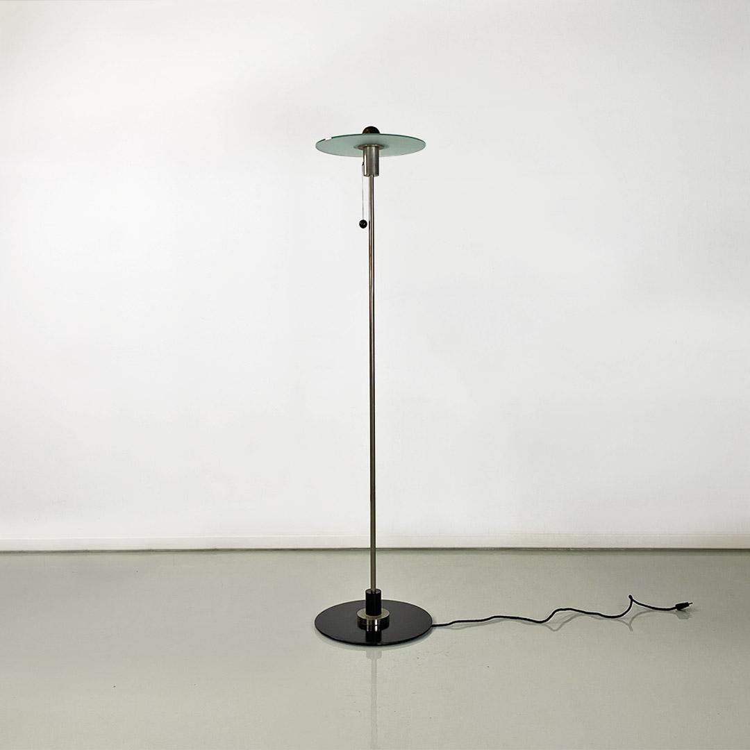 Floor lamp model BST23, with satin-finished steel frame and circular crystal shade, with a small perforated copper bell that rests on the bulb and allows the light to be directed.
Produced by Tecnolumen in 1970 and designed by Gyula Pap.
Very good