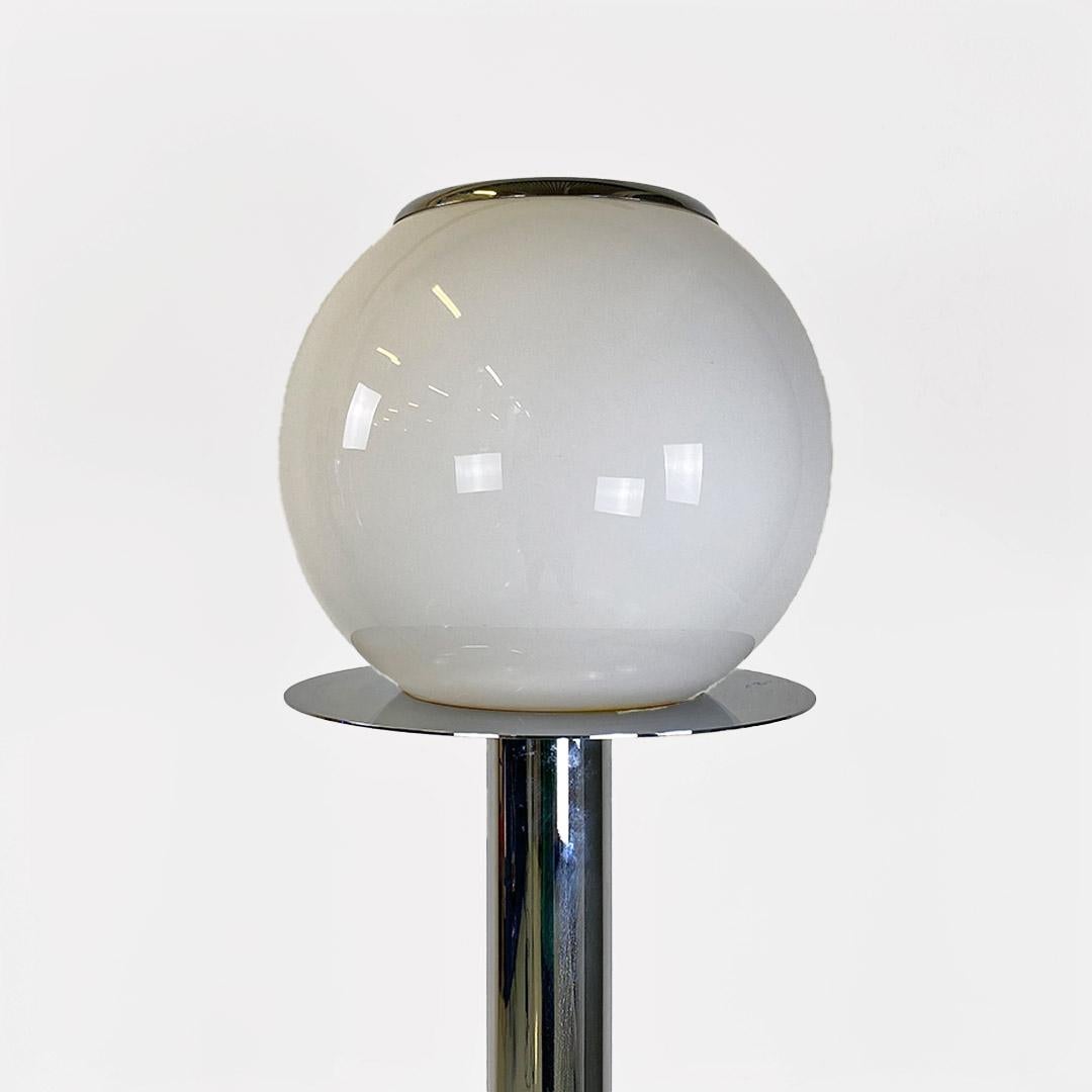 Italian Lampada da terra italiana, moderna, in acciaio cromato e vetro opalino, 1970 ca. For Sale