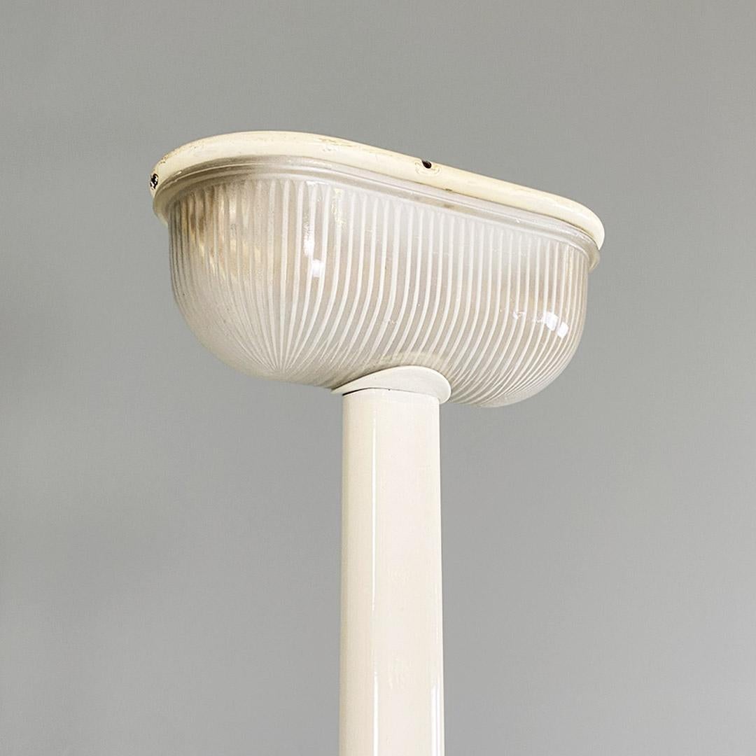 Late 20th Century Italian modern white metal and knurled glass floor lamp, 1980s in vendita