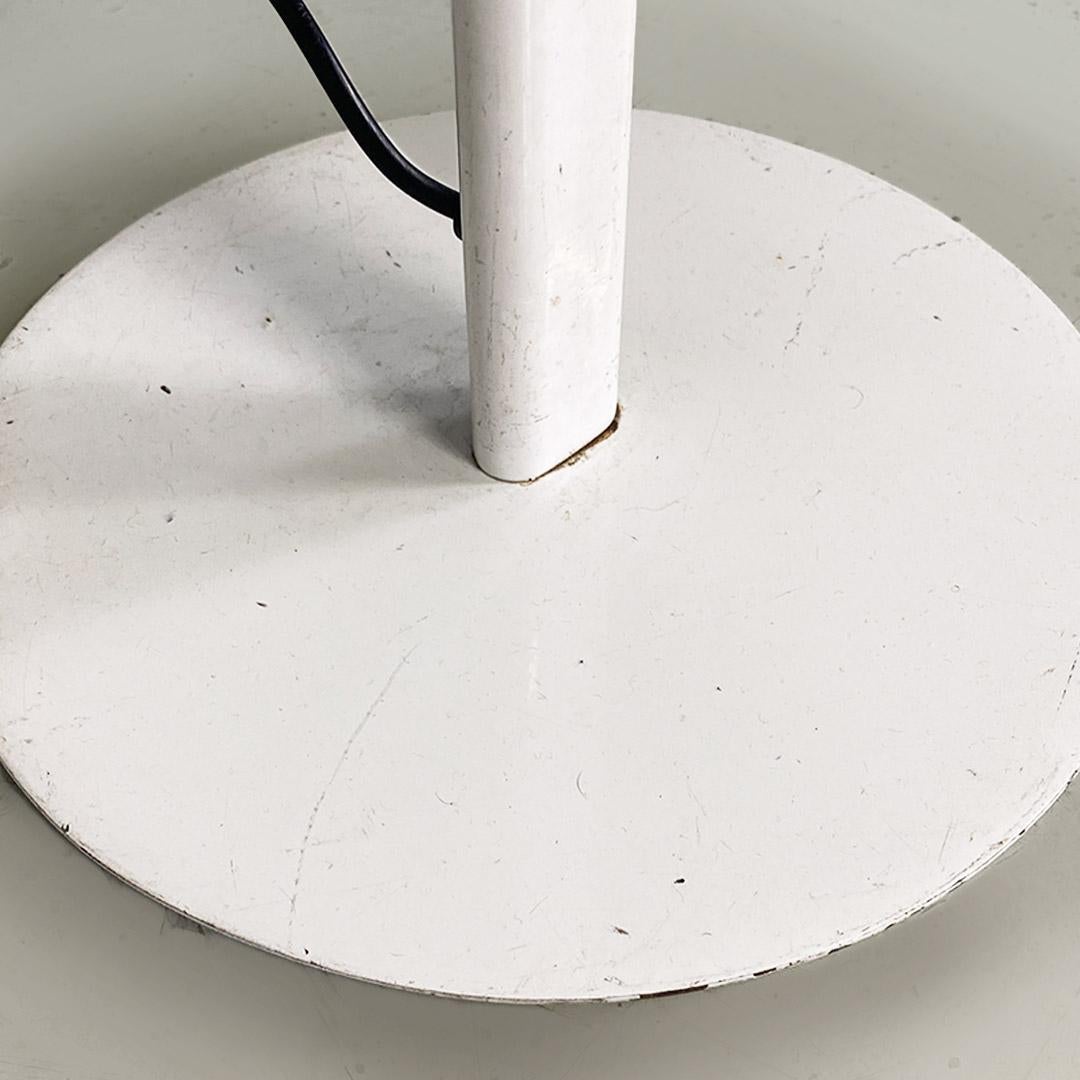 Italian modern white metal and knurled glass floor lamp, 1980s in vendita 2