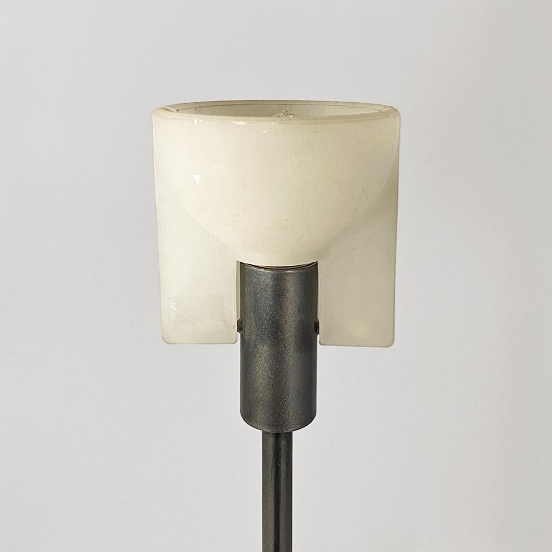 Metal Lampada da terra, italiana moderna, in metallo e vetro opalino di Prandina 1980s For Sale